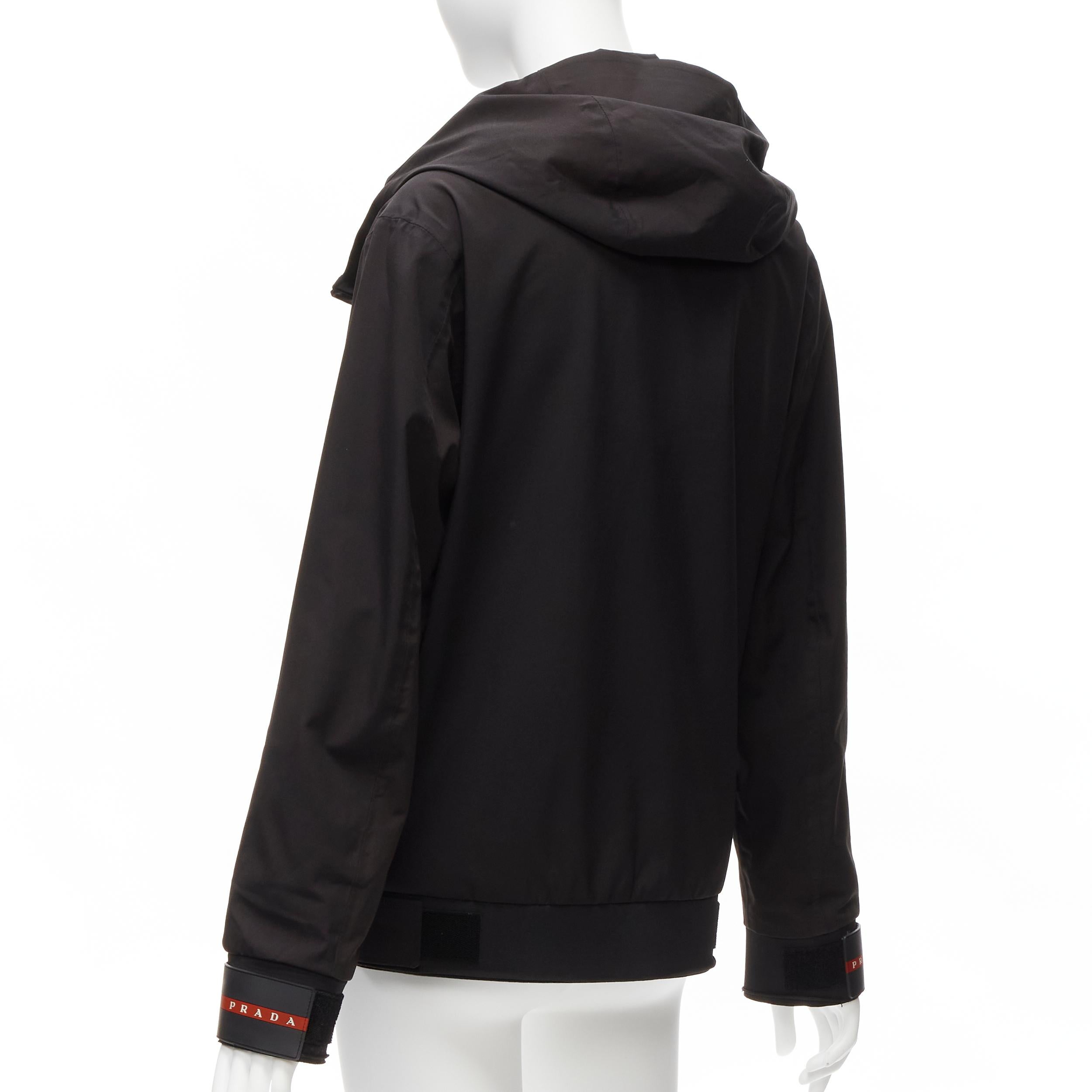 Donna PRADA 2021 Linea Rossa, giacca da sci tecnica in nylon nero con logo rosso M.