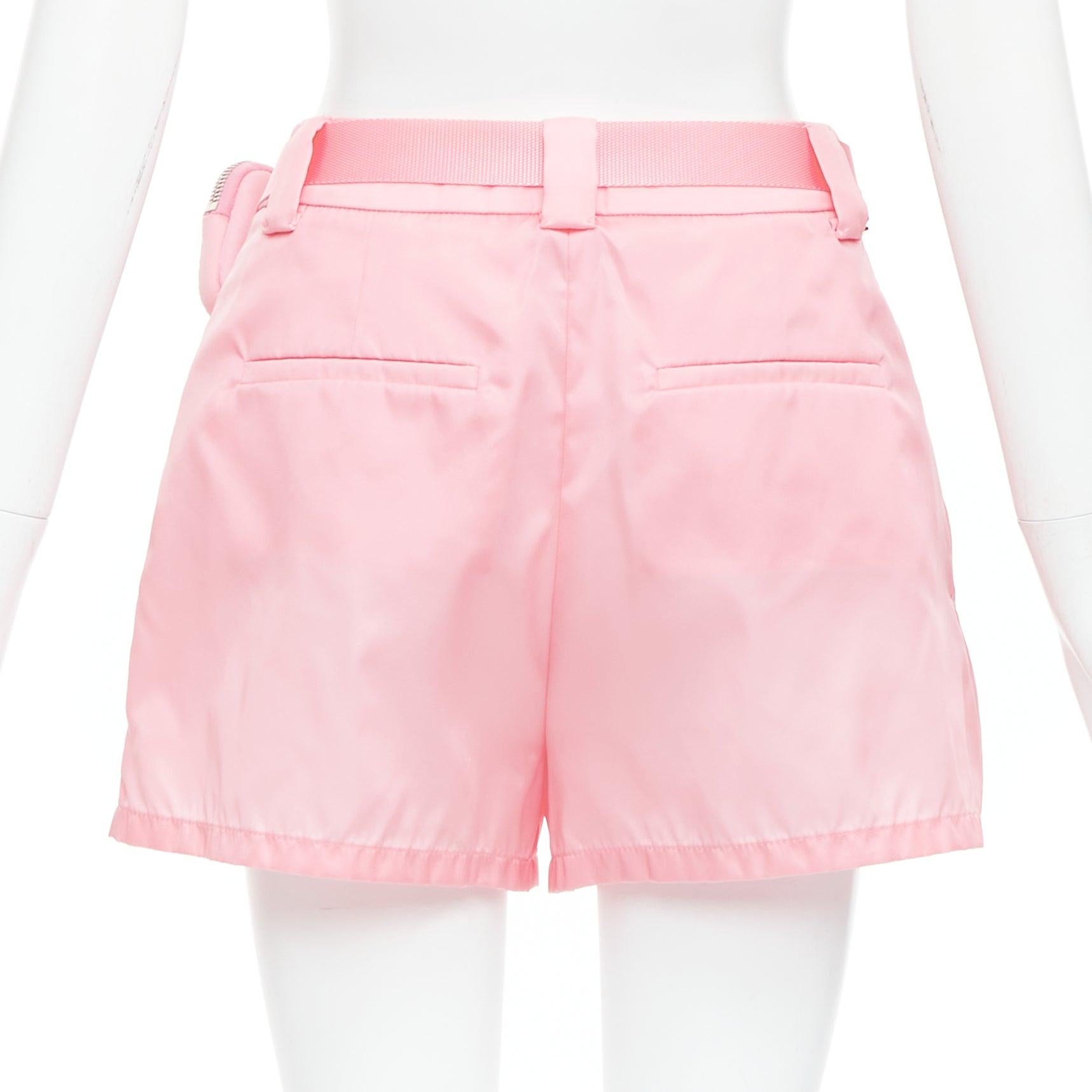 Donna PRADA 2021 Re-Nylon rosa triangolo logo mini pantaloncini a vita alta IT38 XS in vendita