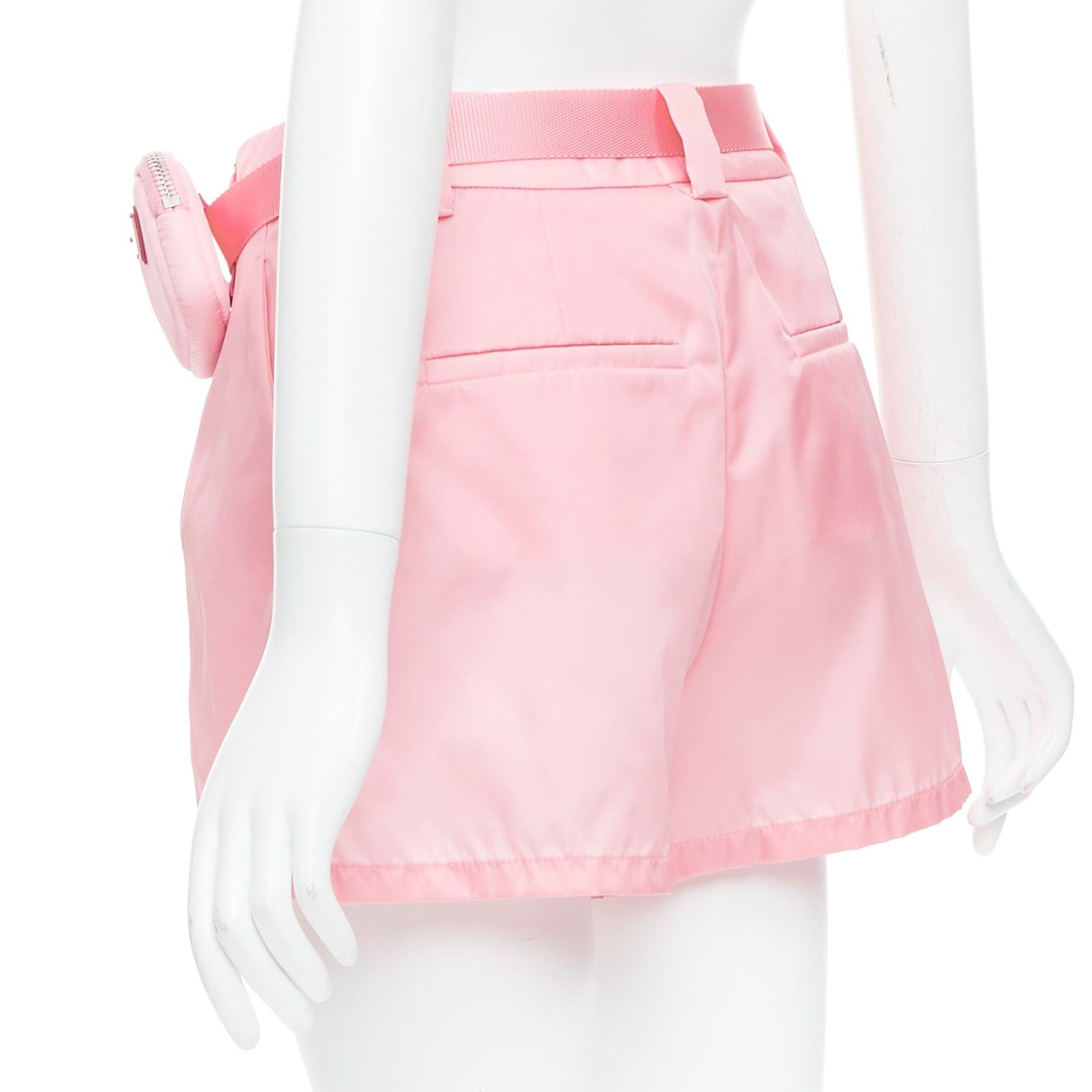 PRADA 2021 Re-Nylon rosa triangolo logo mini pantaloncini a vita alta IT38 XS in vendita 1