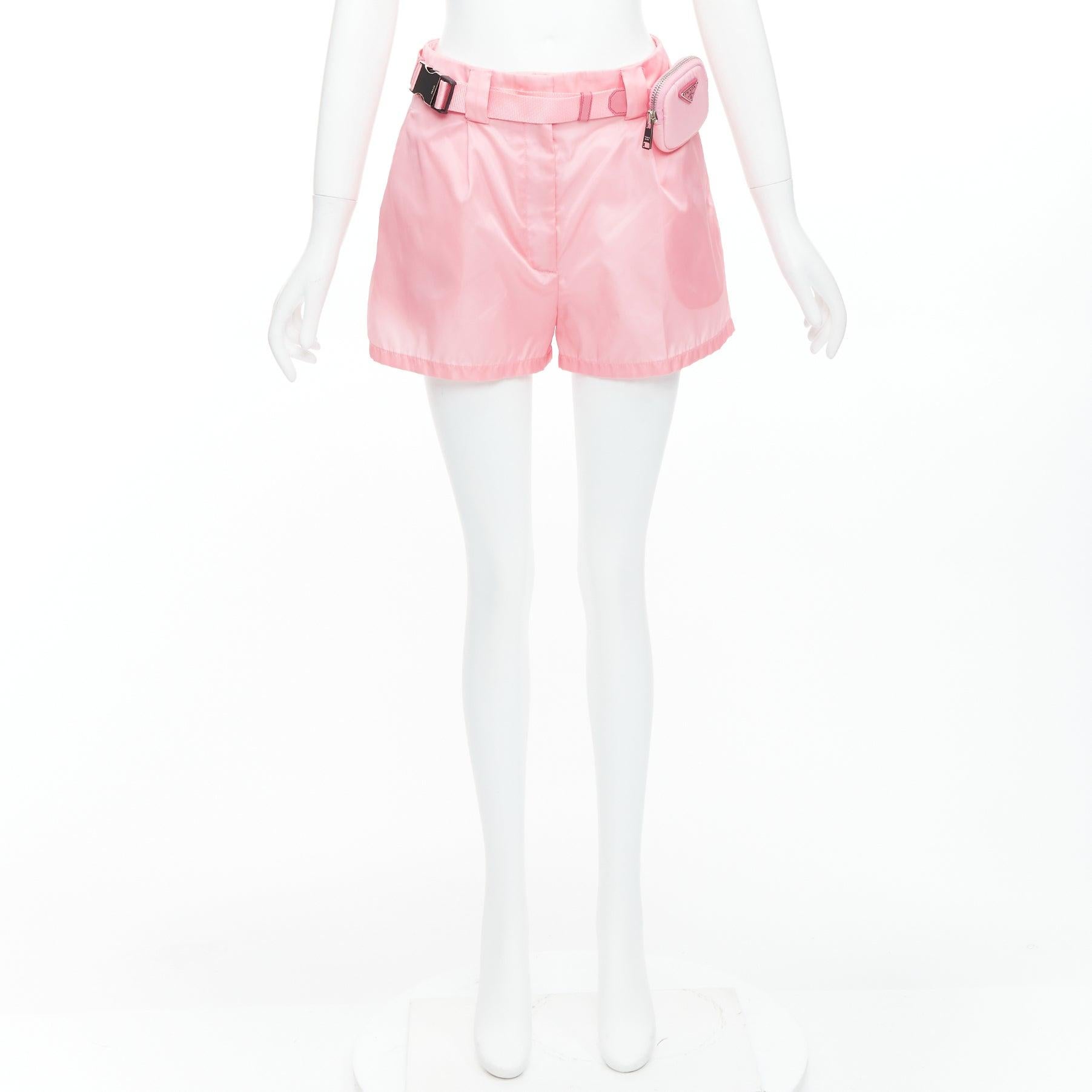 PRADA 2021 Re-Nylon rosa triangolo logo mini pantaloncini a vita alta IT38 XS in vendita 4