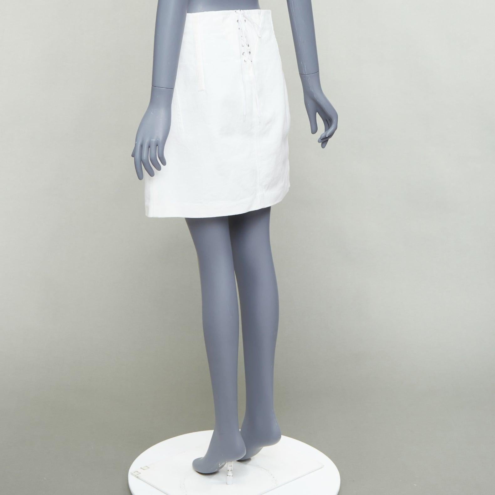 PRADA 2021 jupe dos nu effilée en denim de coton blanc à dentelle foncée IT44 L en vente 1