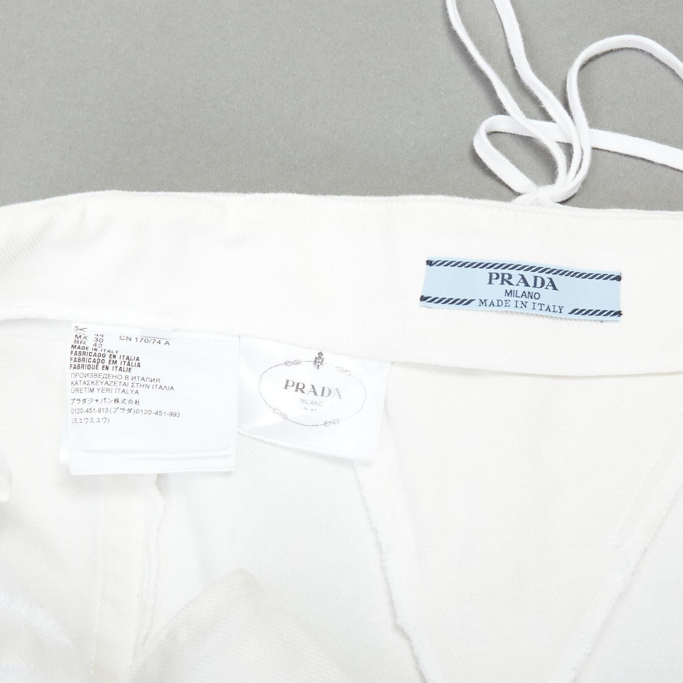 PRADA 2021 jupe dos nu effilée en denim de coton blanc à dentelle foncée IT44 L en vente 3