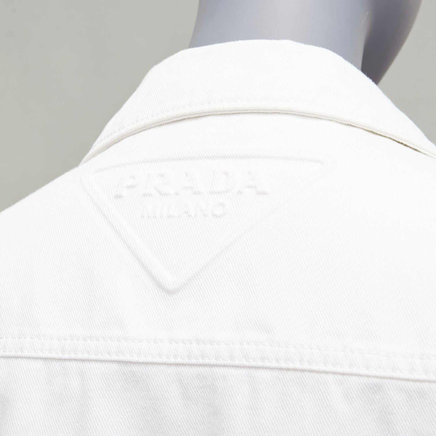 PRADA 2021 white denim 3D logo back pocketed cropped zip up jacket M
Reference: JACG/A00155
Brand: Prada
Designer: Miuccia Prada
Collection: 2021
Material: Cotton
Color: White
Pattern: Solid
Closure: Zip
Made in: Romania

CONDITION:
Condition: Good,