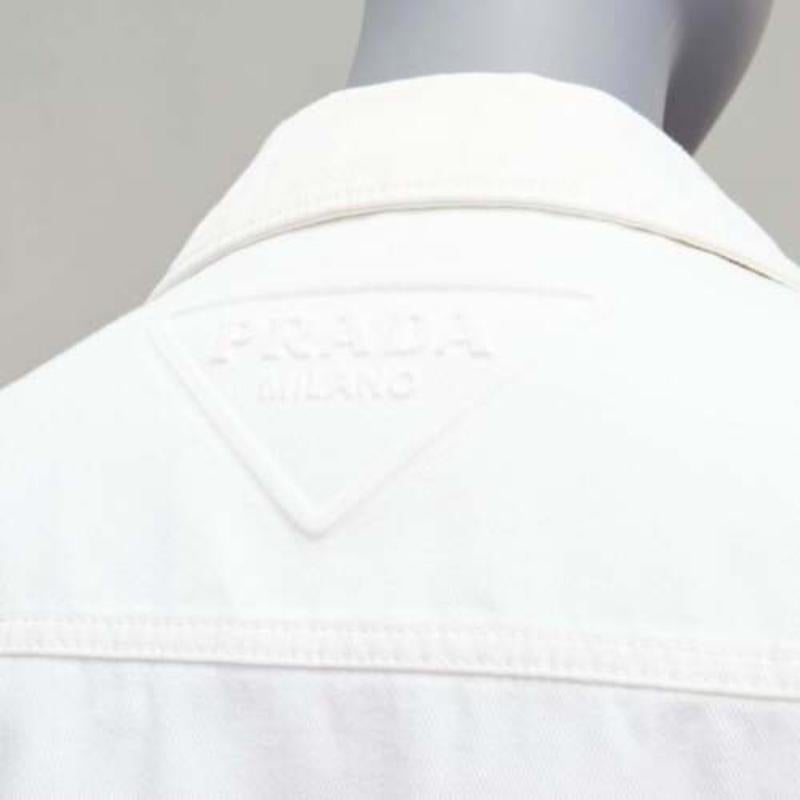 PRADA 2021 denim bianco logo 3D tasca posteriore giacca cropped zip up M
Riferimento: JACG/A00155
Marchio: Prada
Stilista: Miuccia Prada
Collezione: 2021
Materiale: Cotone
Colore: bianco
Modello: Tinta unita
Chiusura: zip
Prodotto in: