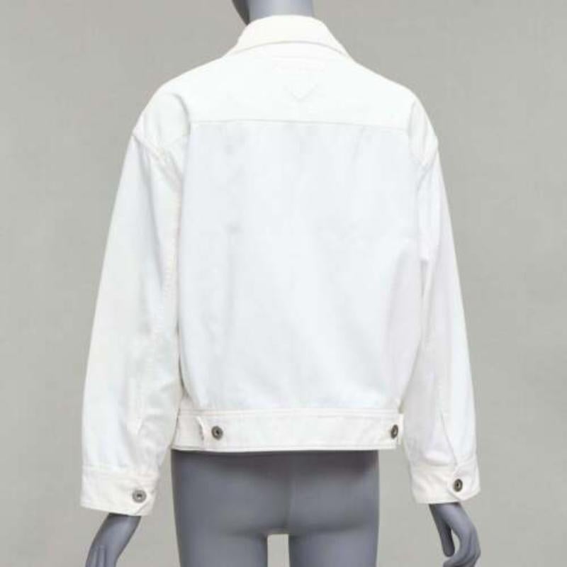 PRADA 2021 denim bianco logo 3D tasca posteriore giacca cropped zip up M in vendita 1