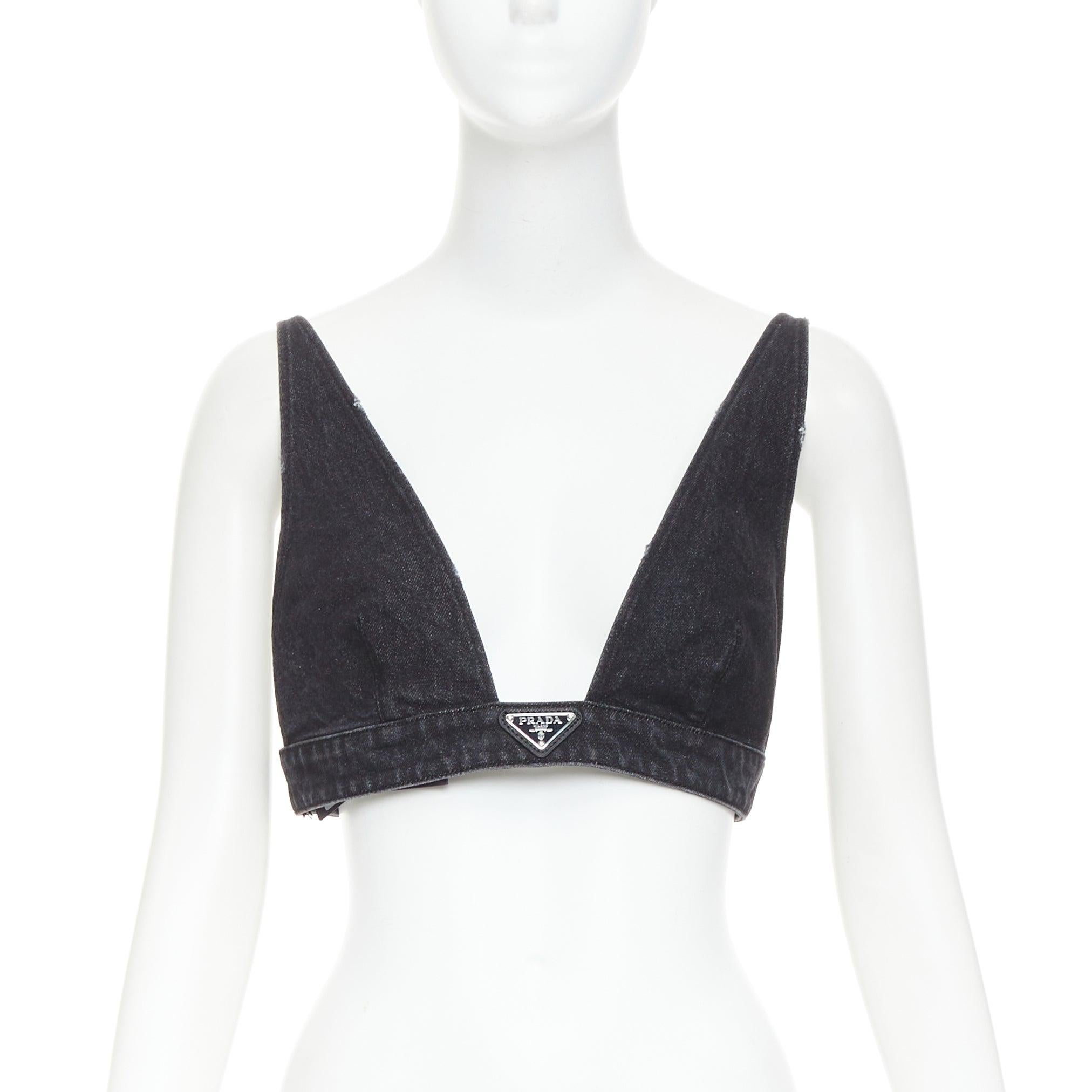 PRADA 2022 grigio scuro denim nero triangolo placca logo bralette crop top IT42 M. in vendita