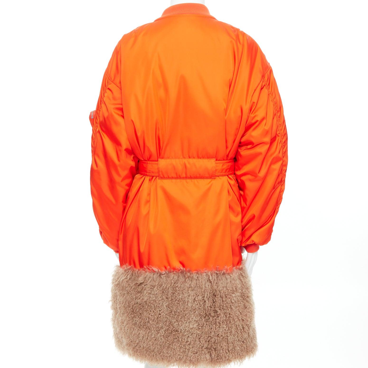 PRADA 2022 Raf Simons Runway manteau bombardier ceinturé à ourlet en fausse fourrure orange M Pour hommes en vente