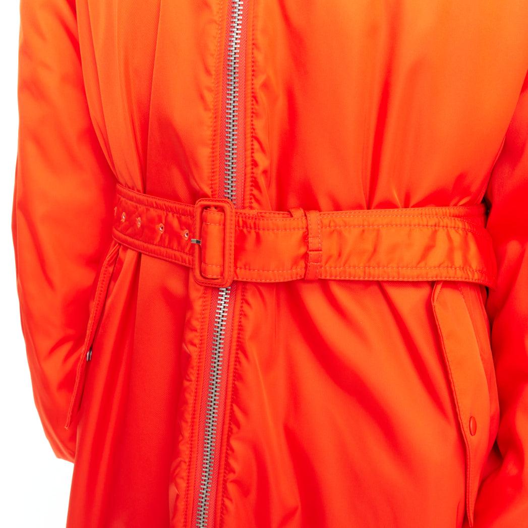 PRADA 2022 Raf Simons Runway manteau bombardier ceinturé à ourlet en fausse fourrure orange M en vente 2
