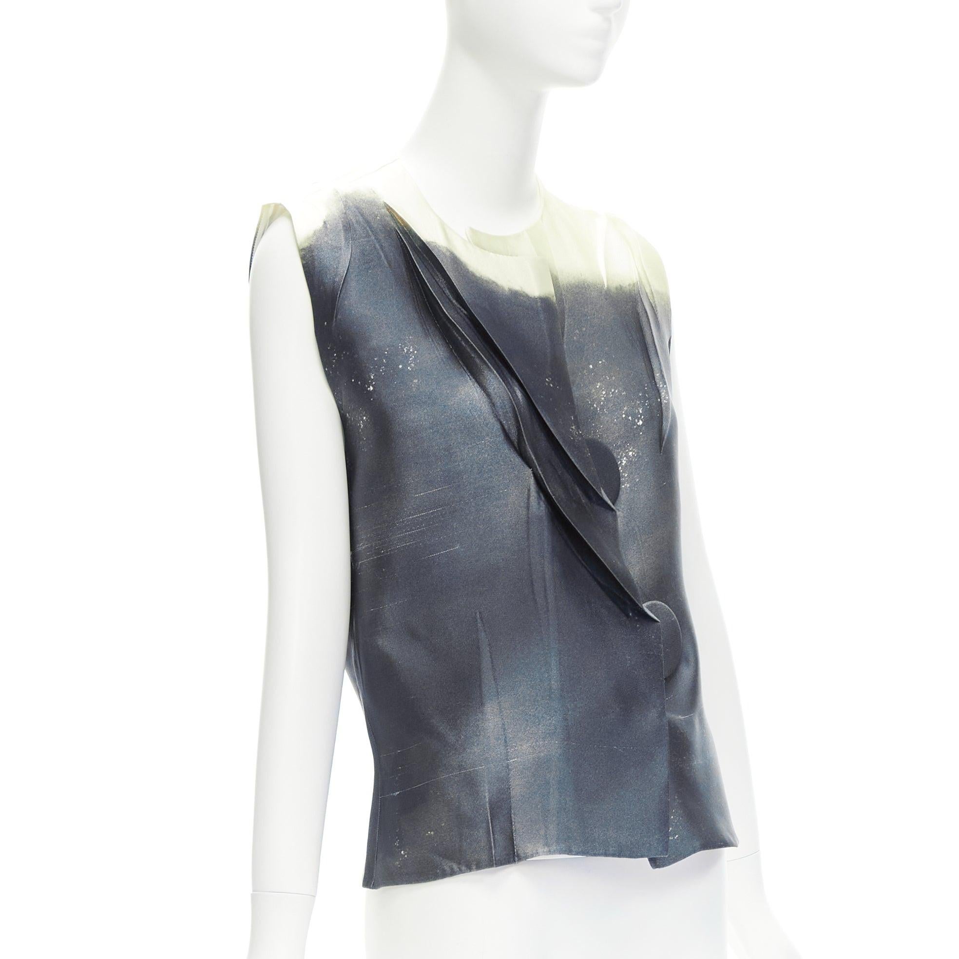 PRADA 2023 Runway silk blend grey water dyed crinkled XL button top IT36 In Excellent Condition For Sale In Hong Kong, NT