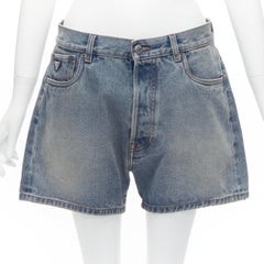 PRADA 2023 Symbole Dreieckiges Logo Blau gewaschenes Denim-Shorts mit hoher Taille und weitem Bein aus Denim