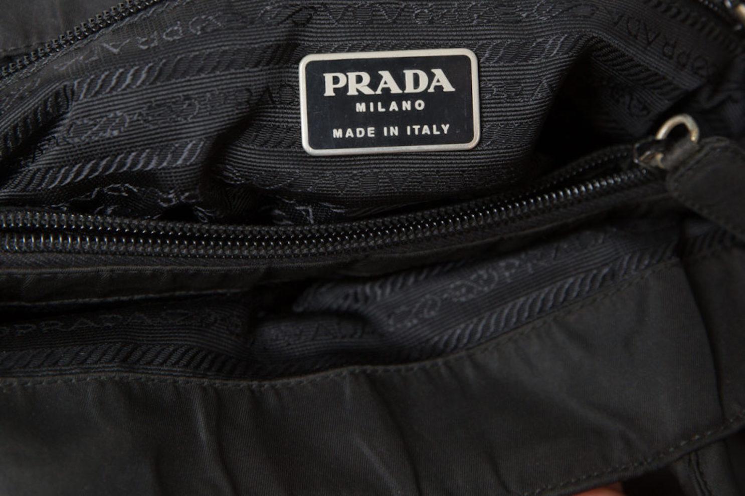 Prada '90s Schwarze Nylon-Tasche Damen im Angebot