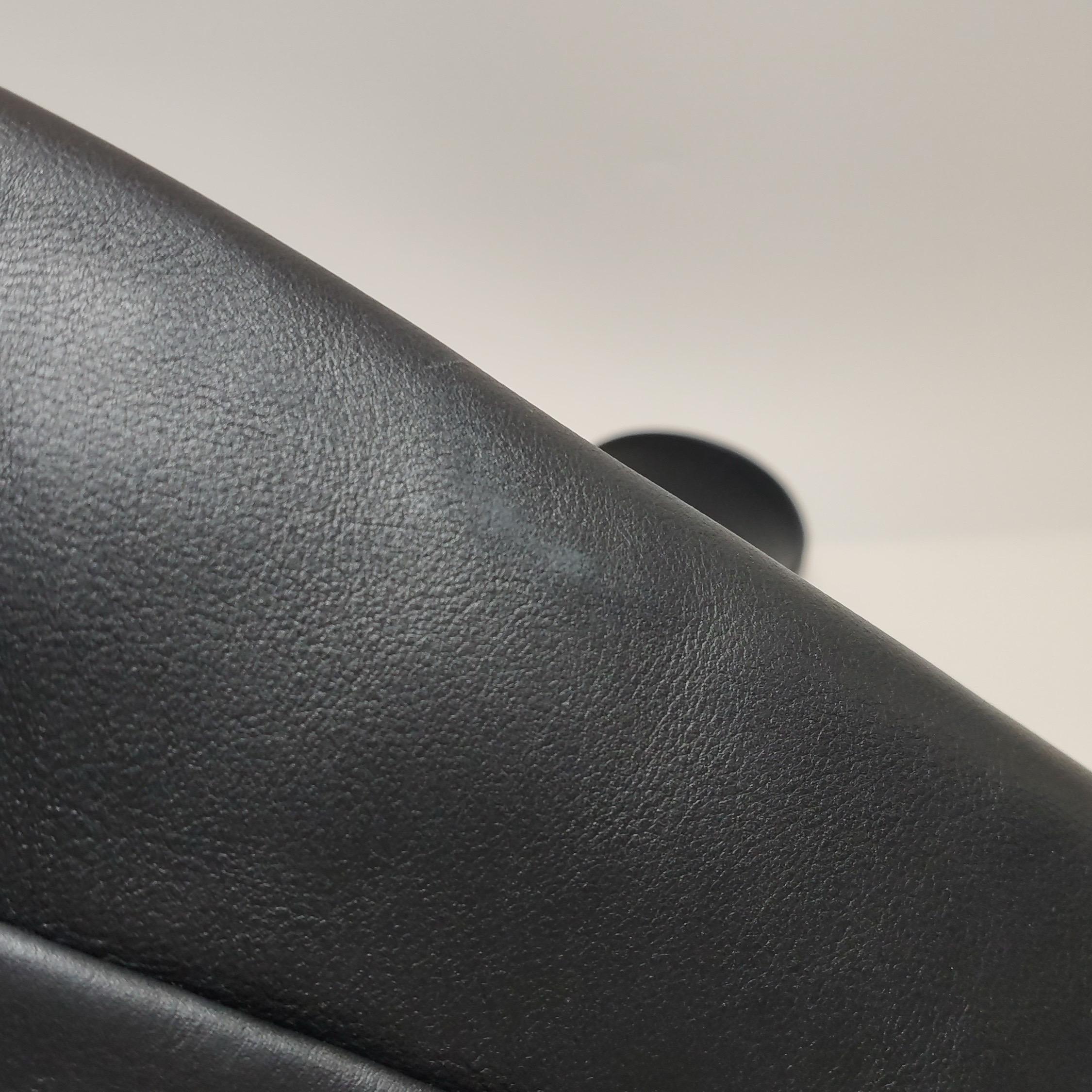 Prada Aimée - Borsa a spalla grande in pelle di vitello nera in vendita 7