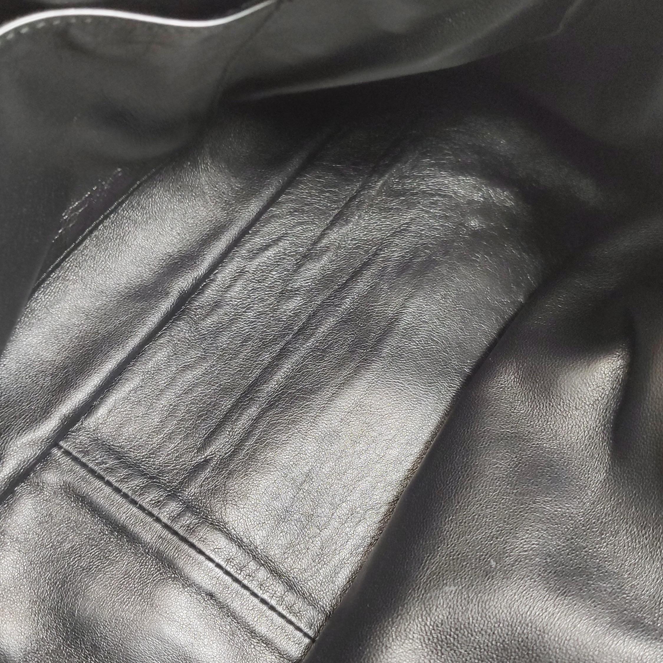 Prada Aimée - Borsa a spalla grande in pelle di vitello nera in vendita 10