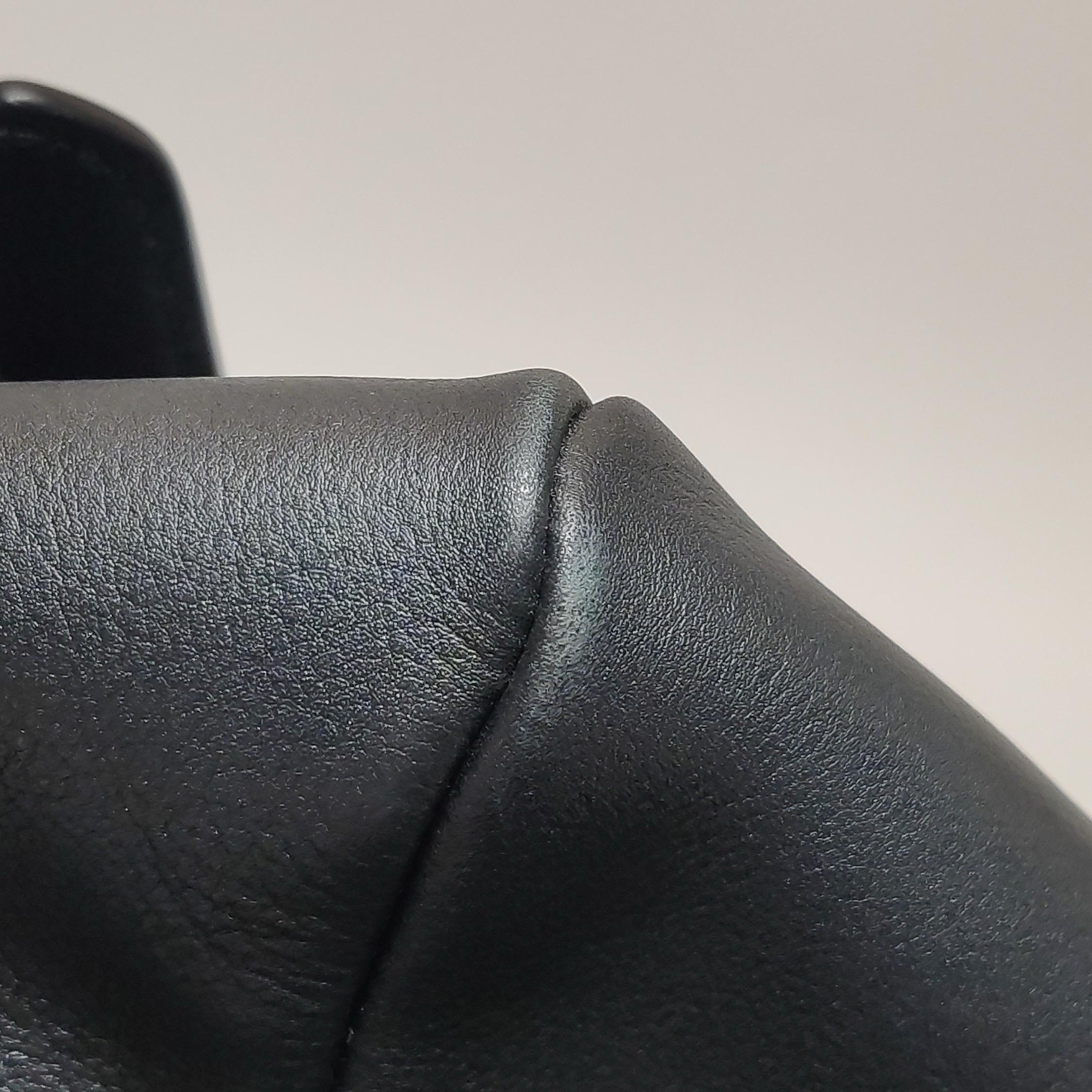 Prada Aimée - Borsa a spalla grande in pelle di vitello nera in vendita 14