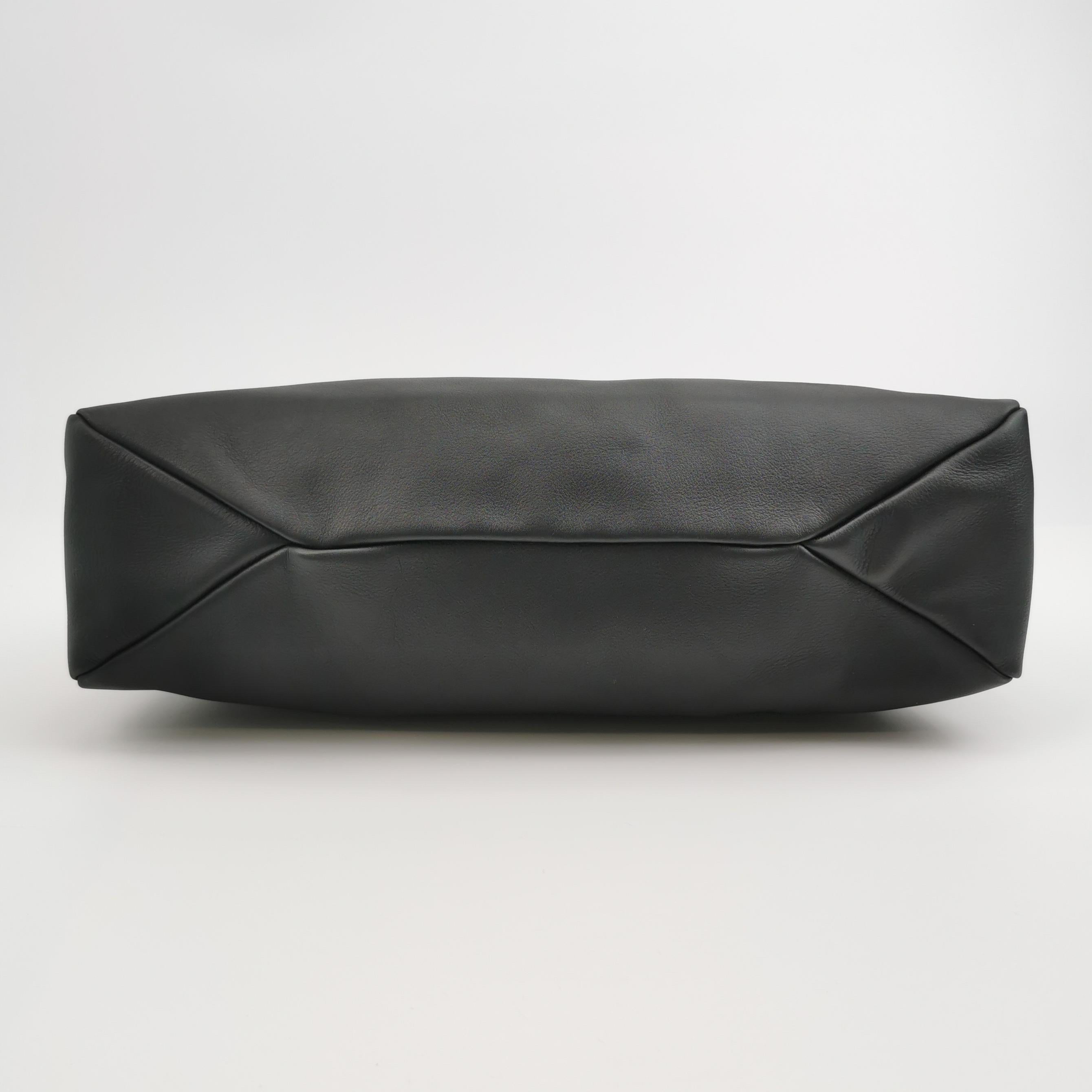 Donna Prada Aimée - Borsa a spalla grande in pelle di vitello nera in vendita