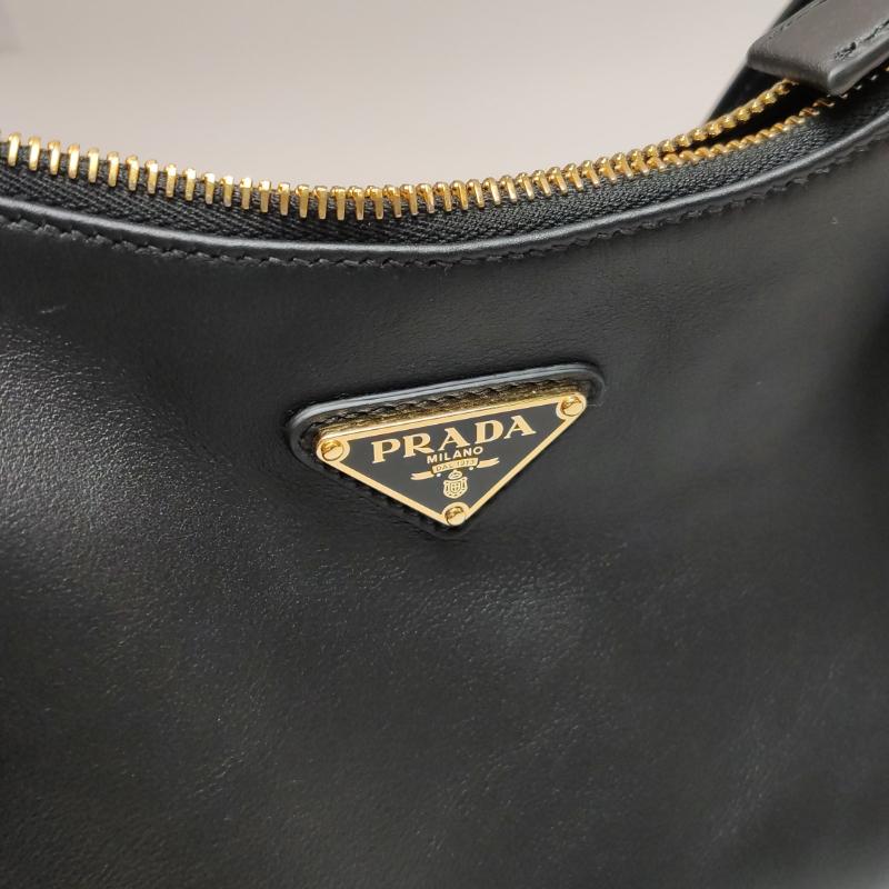 Prada Aimée Borsa a tracolla media in pelle di vitello nera in vendita 6