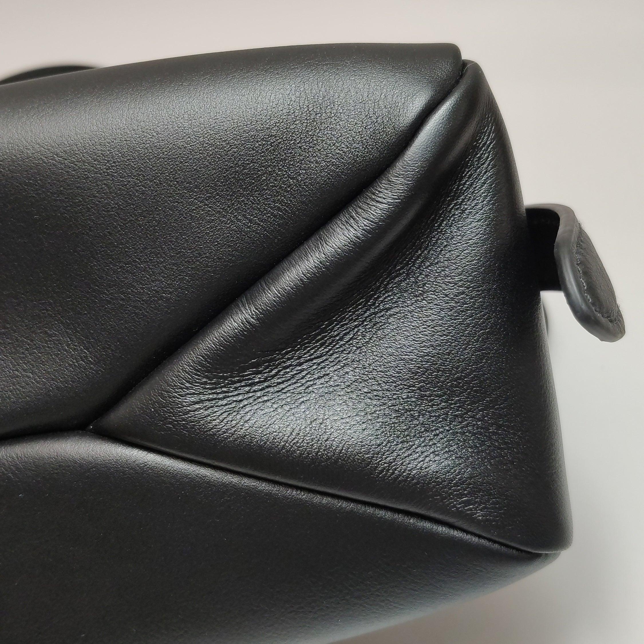 Prada Aimée Borsa a tracolla media in pelle di vitello nera in vendita 9