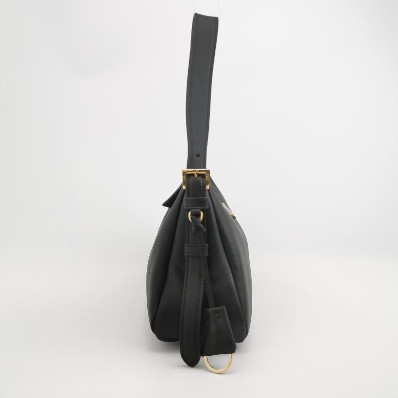 Prada Aimée Borsa a tracolla media in pelle di vitello nera In condizioni buone in vendita a AUBERVILLIERS, FR