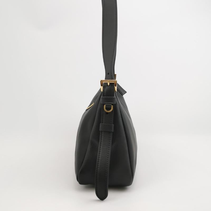 Donna Prada Aimée Borsa a tracolla media in pelle di vitello nera in vendita