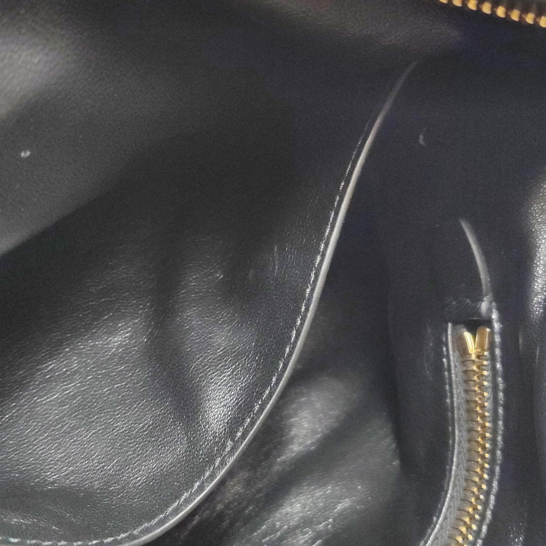 Prada Aimée Borsa a tracolla media in pelle di vitello nera in vendita 2