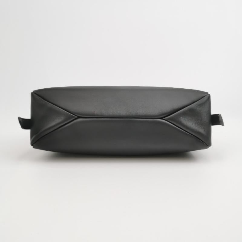 Prada Aimée Borsa a tracolla media in pelle di vitello nera in vendita 3