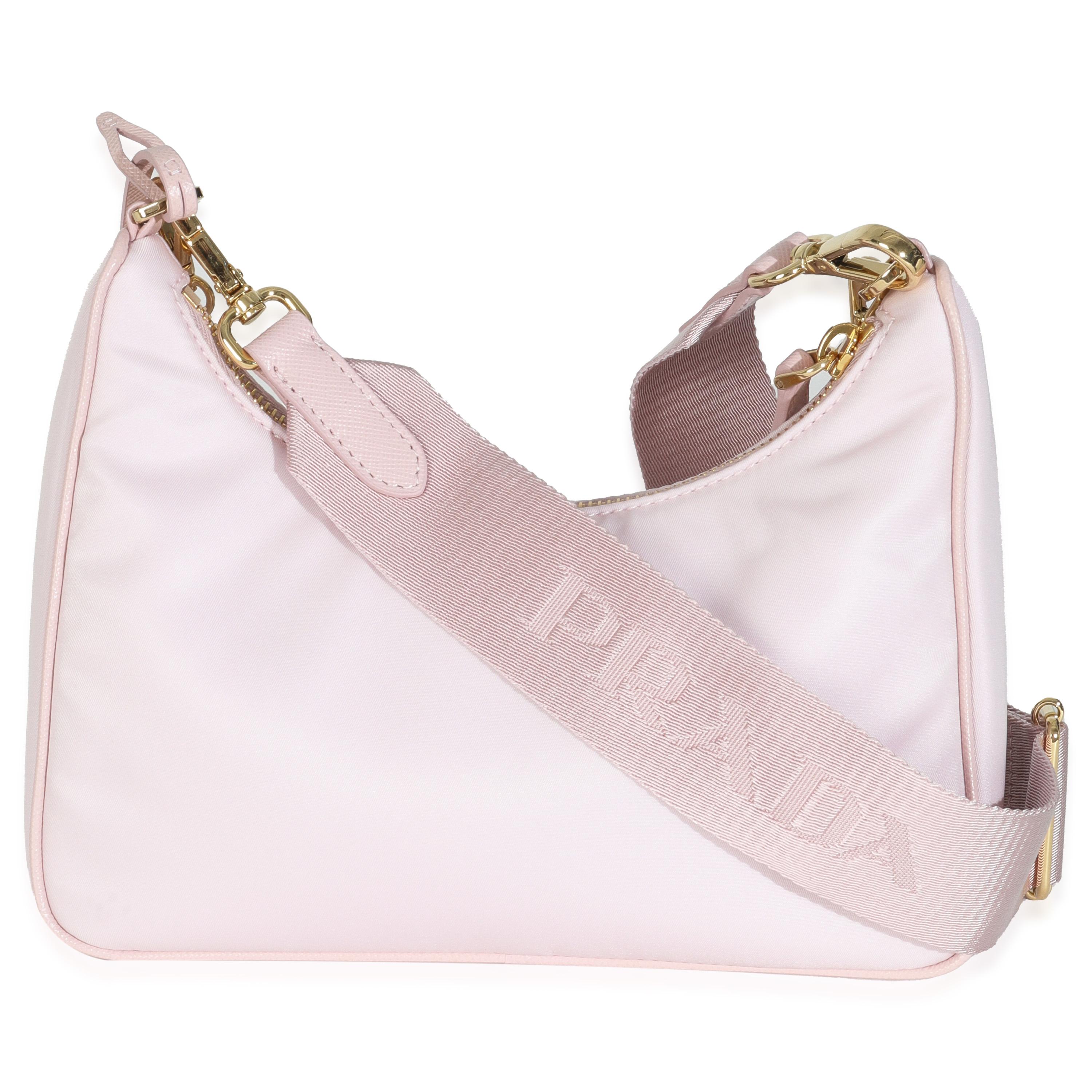 Titel der Auflistung: Prada Alabastro Re-Nylon Re-Edition 2005 Umhängetasche
SKU: 147628
MSRP: 1990.00 USD
Zustand: Gebraucht 
Handtasche Zustand: Tadellos
Bemerkungen zum Zustand: Artikel hat keine Anzeichen von Verschleiß.
Marke: Prada
Modell: