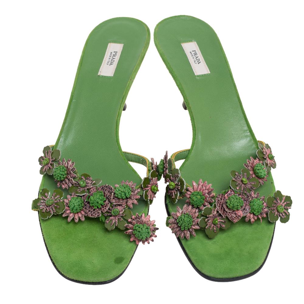 Prada Apfel Grün Wildleder und Lackleder Floral Applique Slide Sandalen 37.5 (Grau)