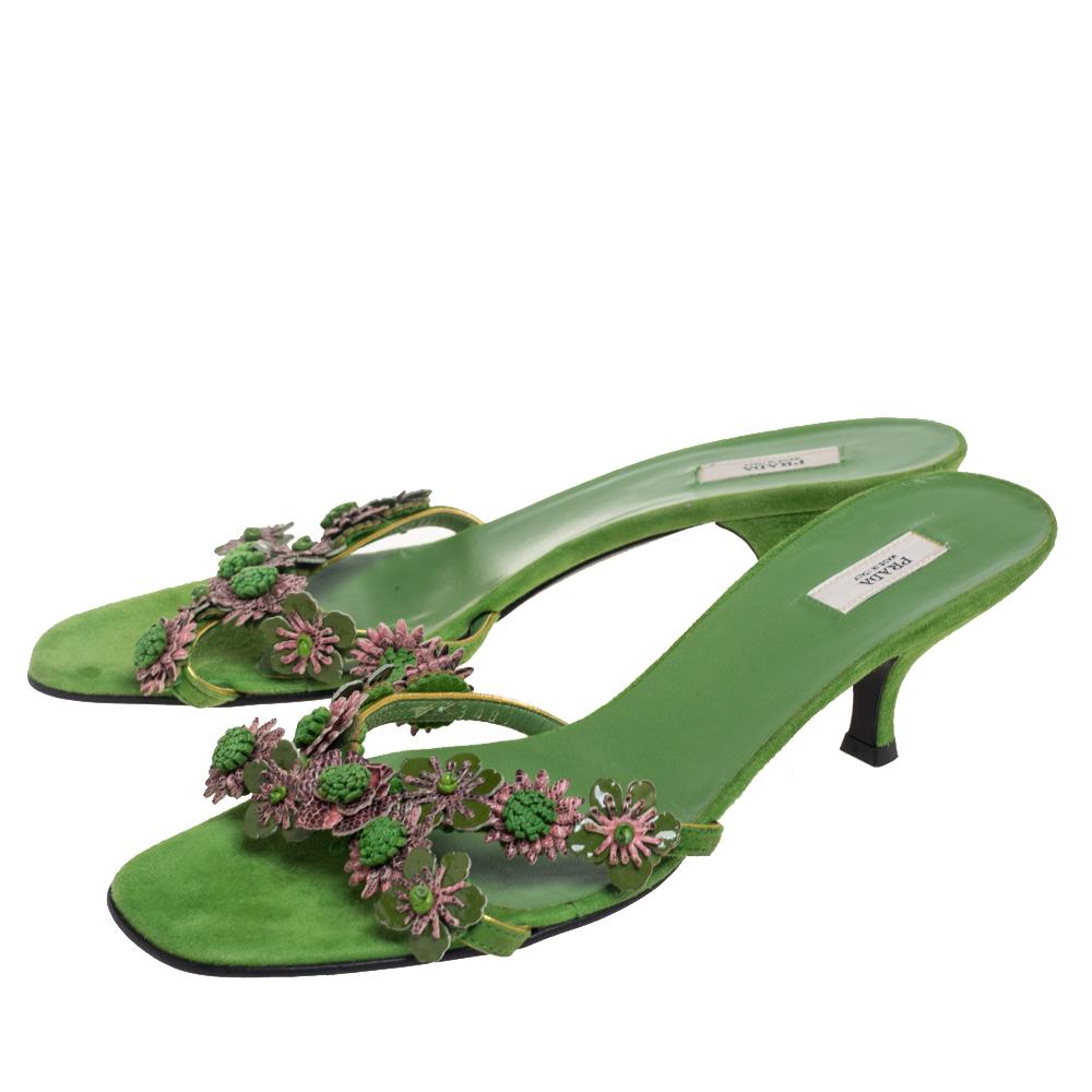 Prada Apfel Grün Wildleder und Lackleder Floral Applique Slide Sandalen 37.5 Damen