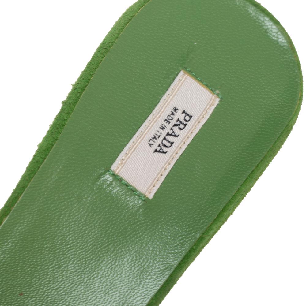 Prada Apfel Grün Wildleder und Lackleder Floral Applique Slide Sandalen 37.5 1