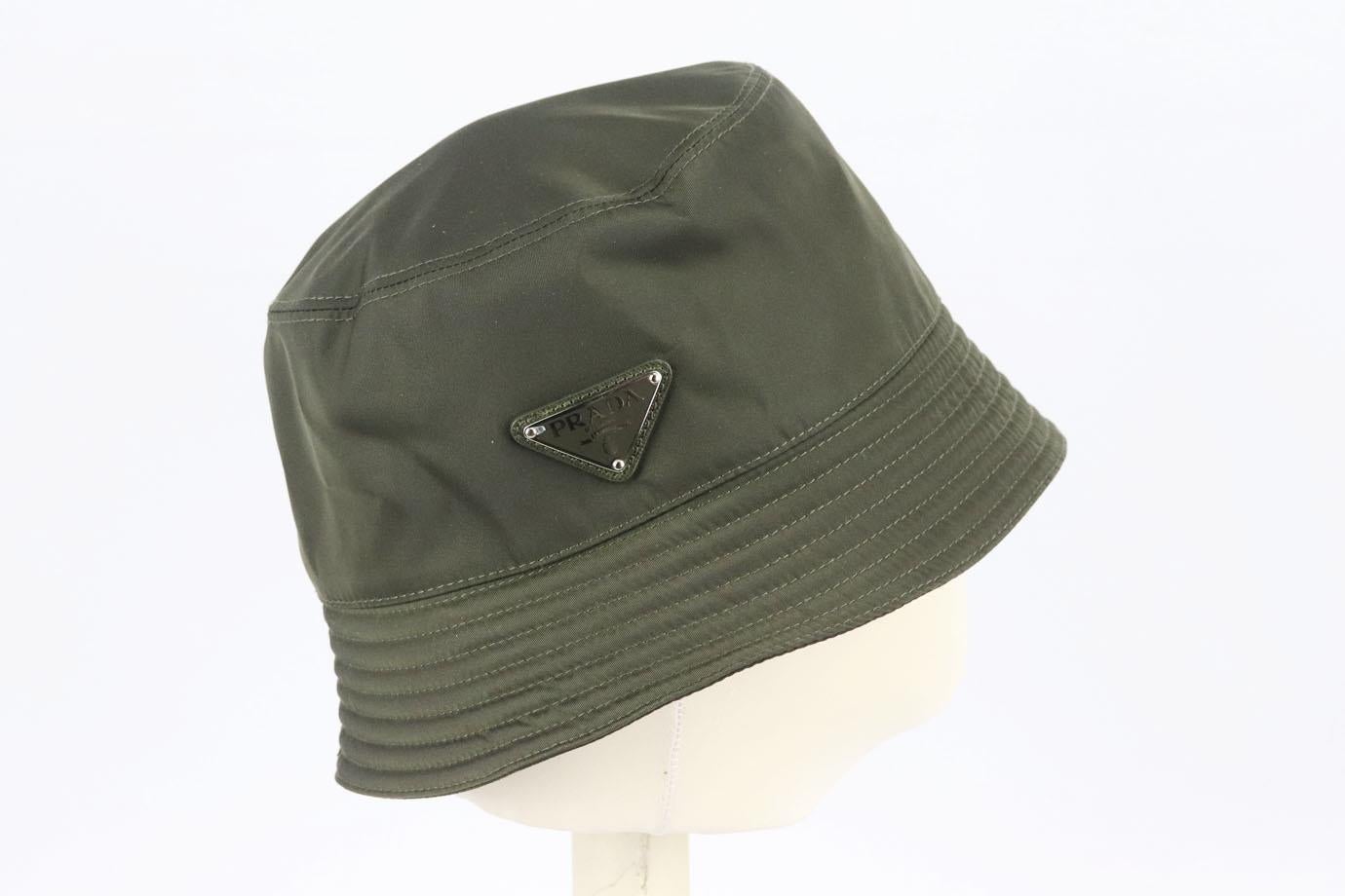 Grigio Prada Cappello a Secchiello in Nylon con Applicazione Medio