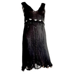 PRADA Archival Primavera/Estate 2000: abito da passerella in seta nera con ricamo a forma di labbra