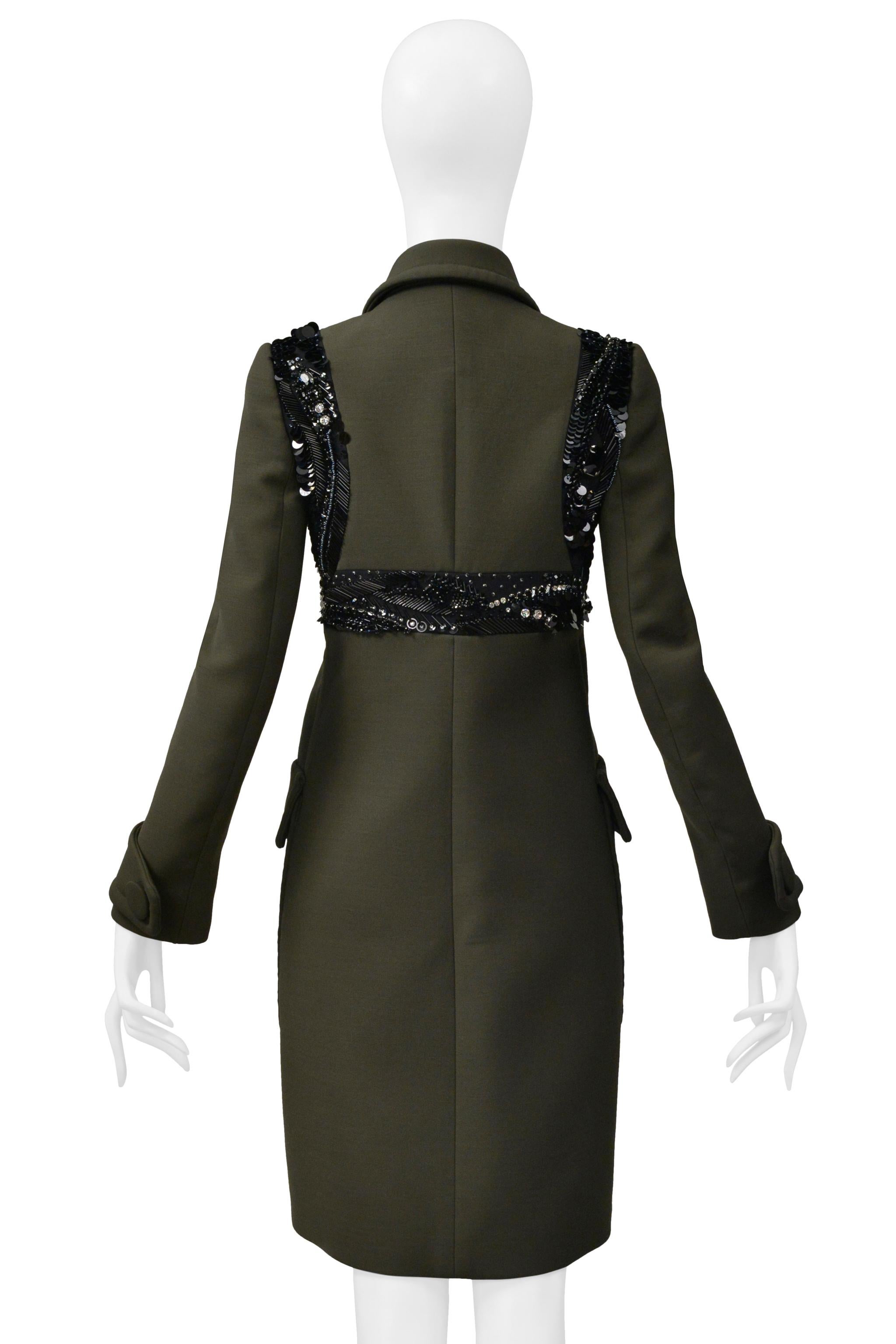 Prada Abrigo sastre verde militar con detalle de abalorios negros de fantasía 2014 en venta 3