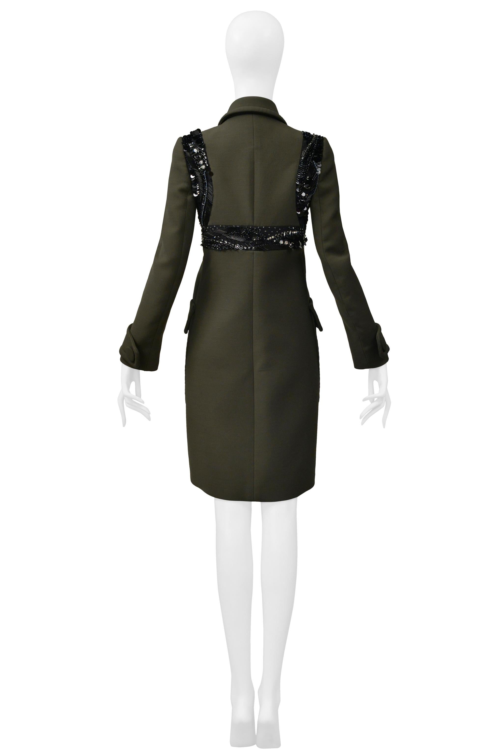 Prada Abrigo sastre verde militar con detalle de abalorios negros de fantasía 2014 en venta 4