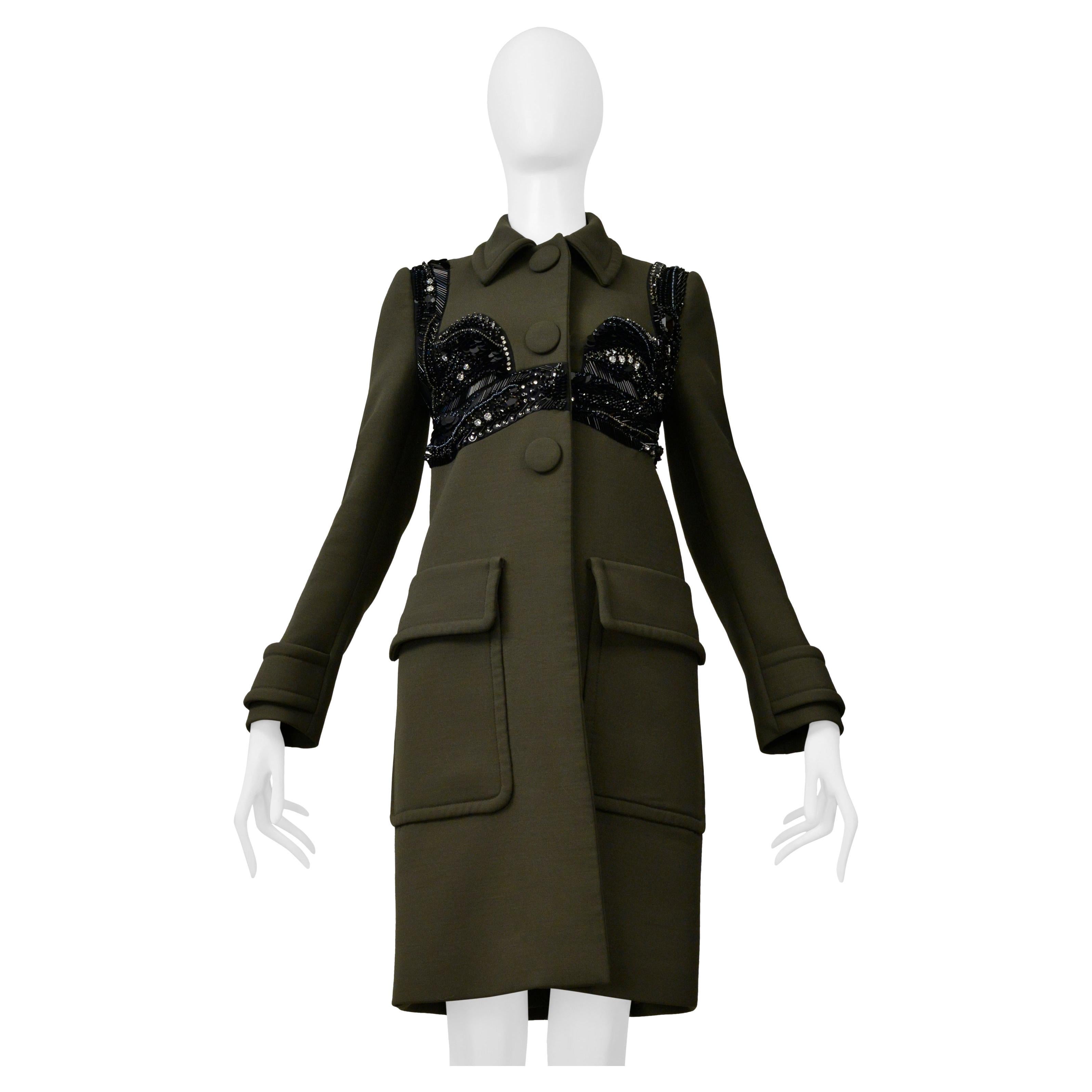 Prada Cappotto sartoriale verde militare con dettaglio di perline in reggiseno nero 2014