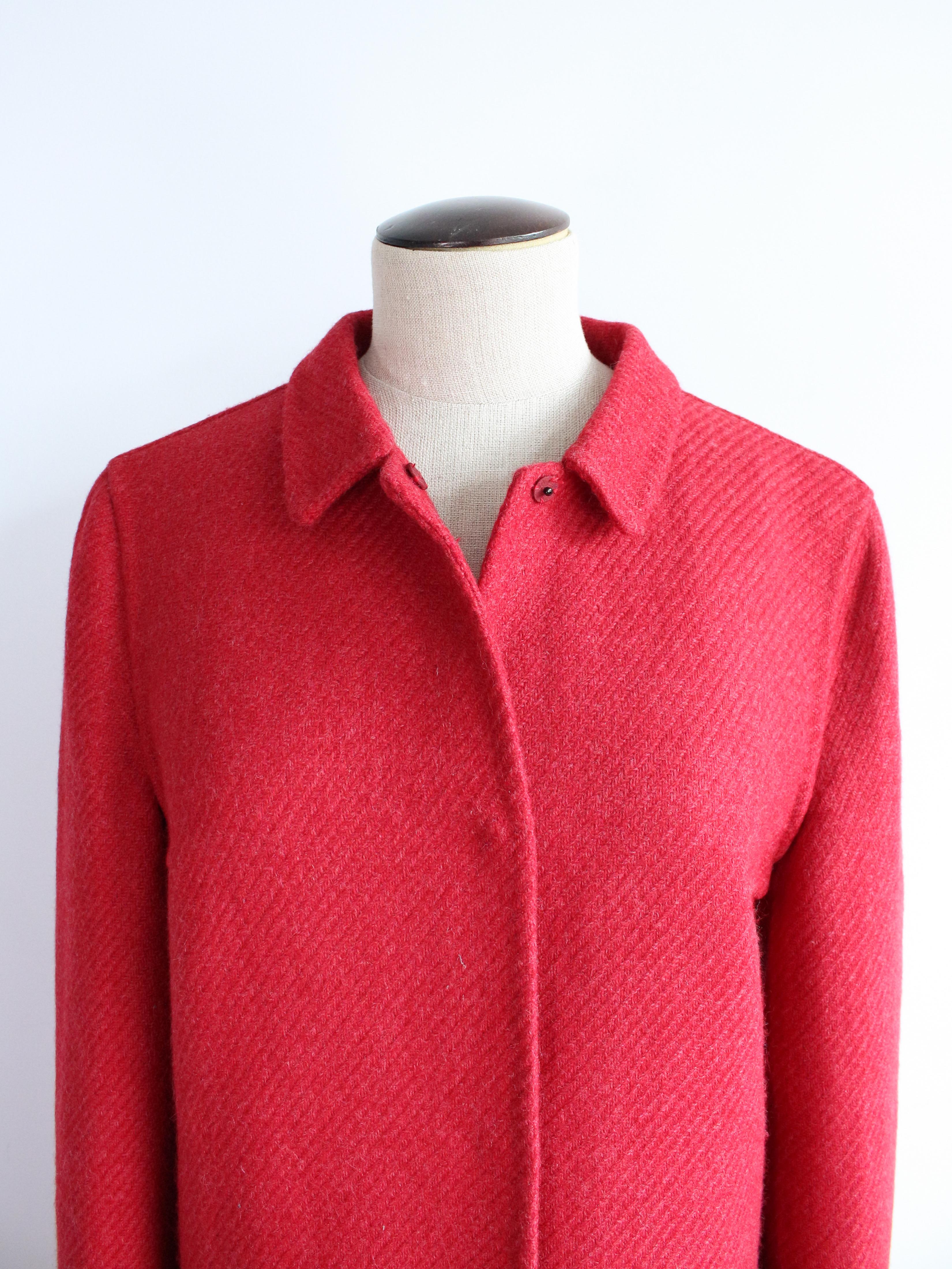 Prada Automne/Hiver 1998 Campagne de défilé Manteau en laine rouge à piqûres ouvertes en vente 5