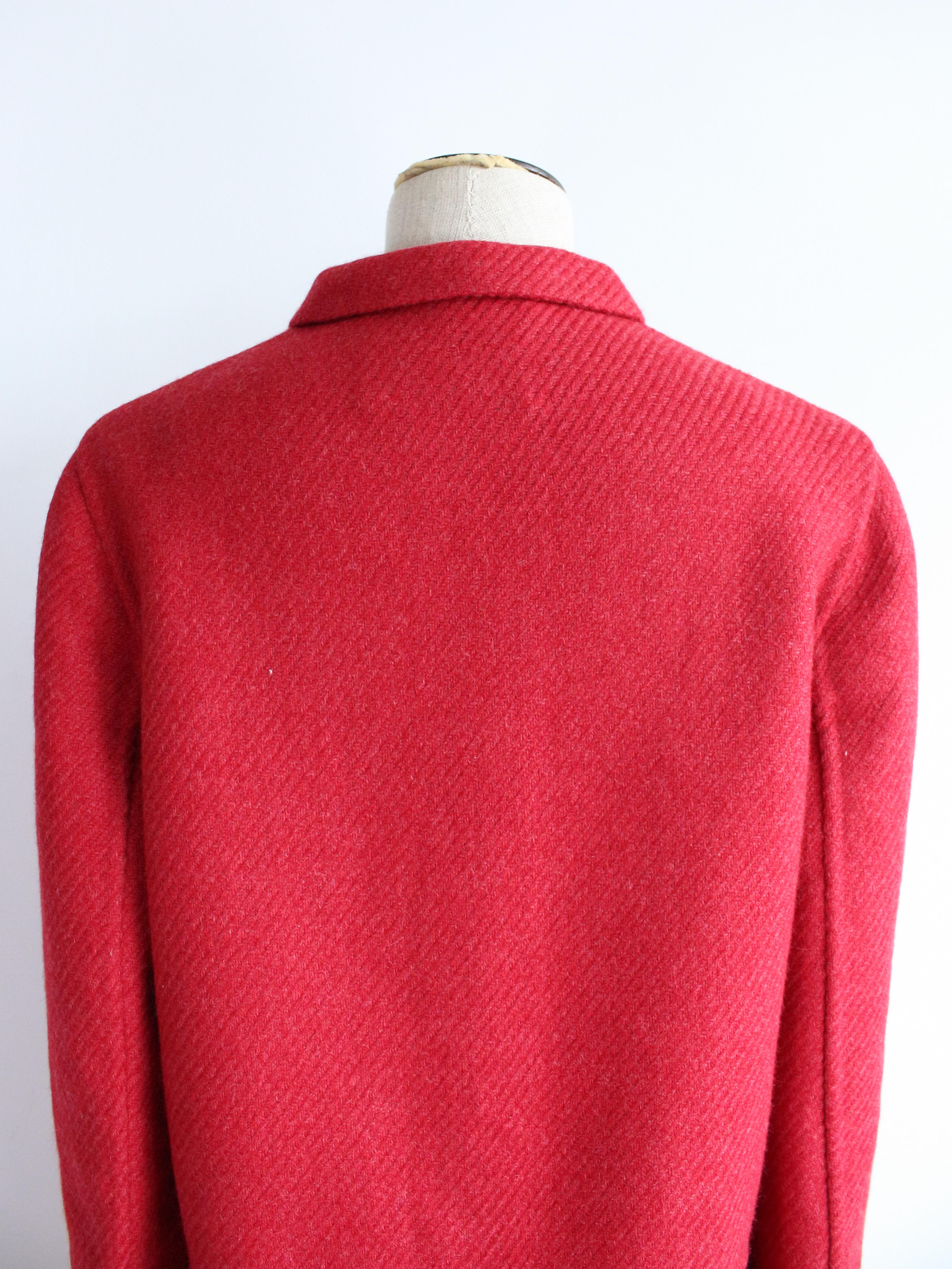Prada Automne/Hiver 1998 Campagne de défilé Manteau en laine rouge à piqûres ouvertes en vente 6