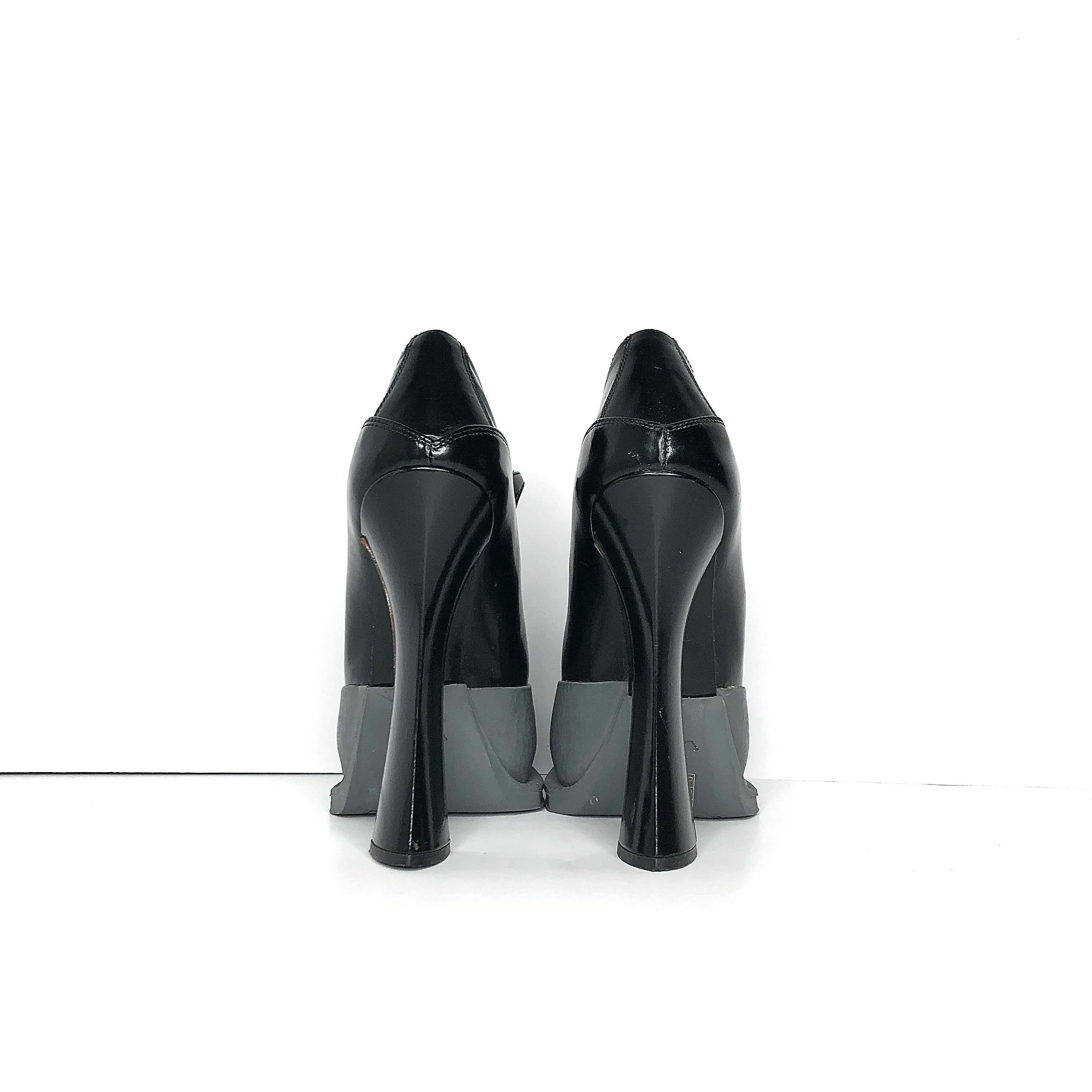 Prada AW2012 Laufsteg Moira Rose Maryjane Gummi Cap Toe Absatz Pumps 38.5 im Zustand „Gut“ im Angebot in Mechanicsville, VA