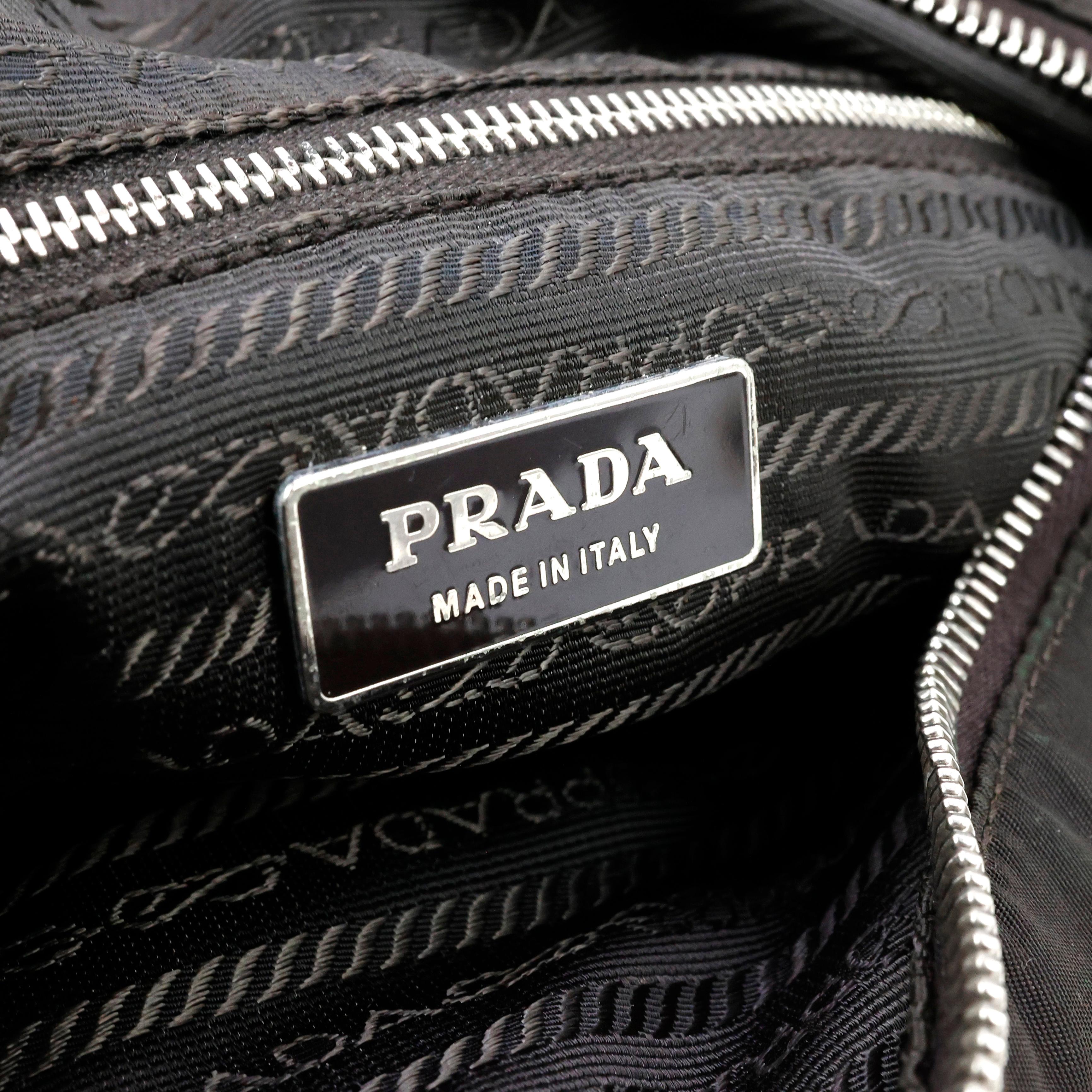 Women's Prada bag in Nylon + Leather For Sale