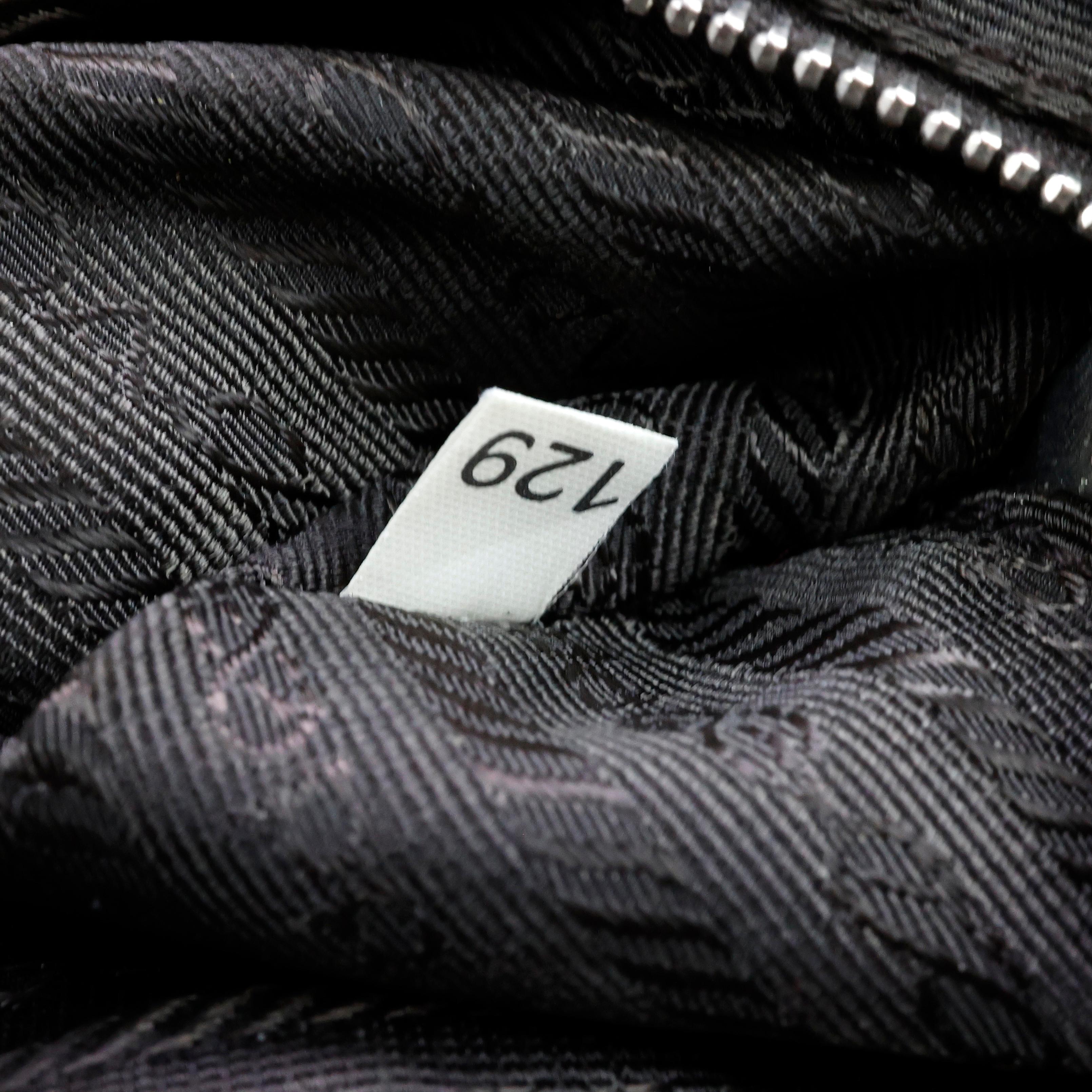 Prada Tasche aus Nylon + Leder im Angebot 1