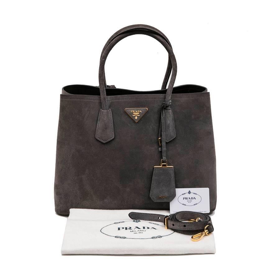 PRADA Bag in Pearly Gray Velvet Calfskin In Good Condition In Paris, FR