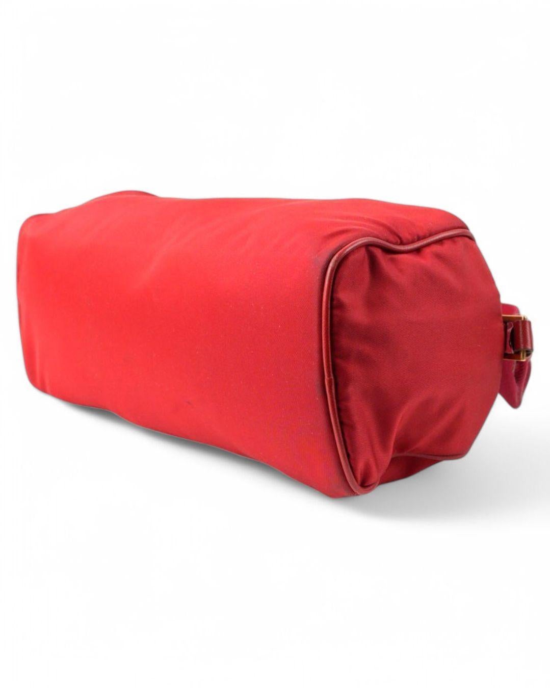 Prada Bassotto MM Nylon Rosso in vendita 1
