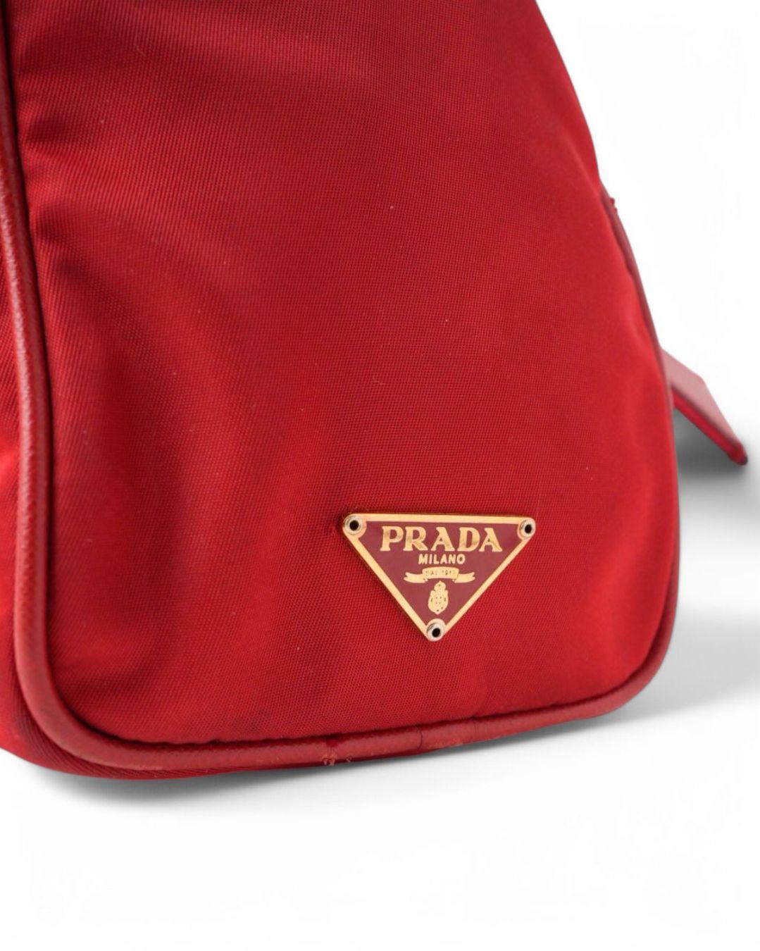 Prada Bassotto MM Nylon Rosso in vendita 4