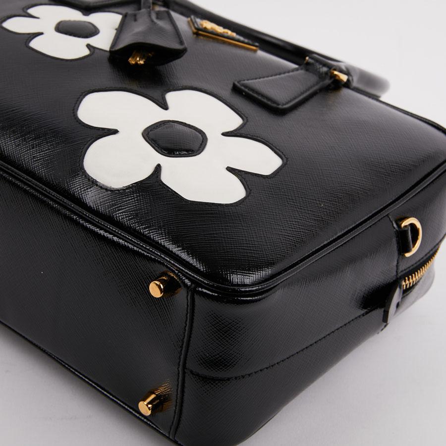 PRADA Baulleto Bag In Black Patent Saffiano Leather In Excellent Condition In Paris, FR
