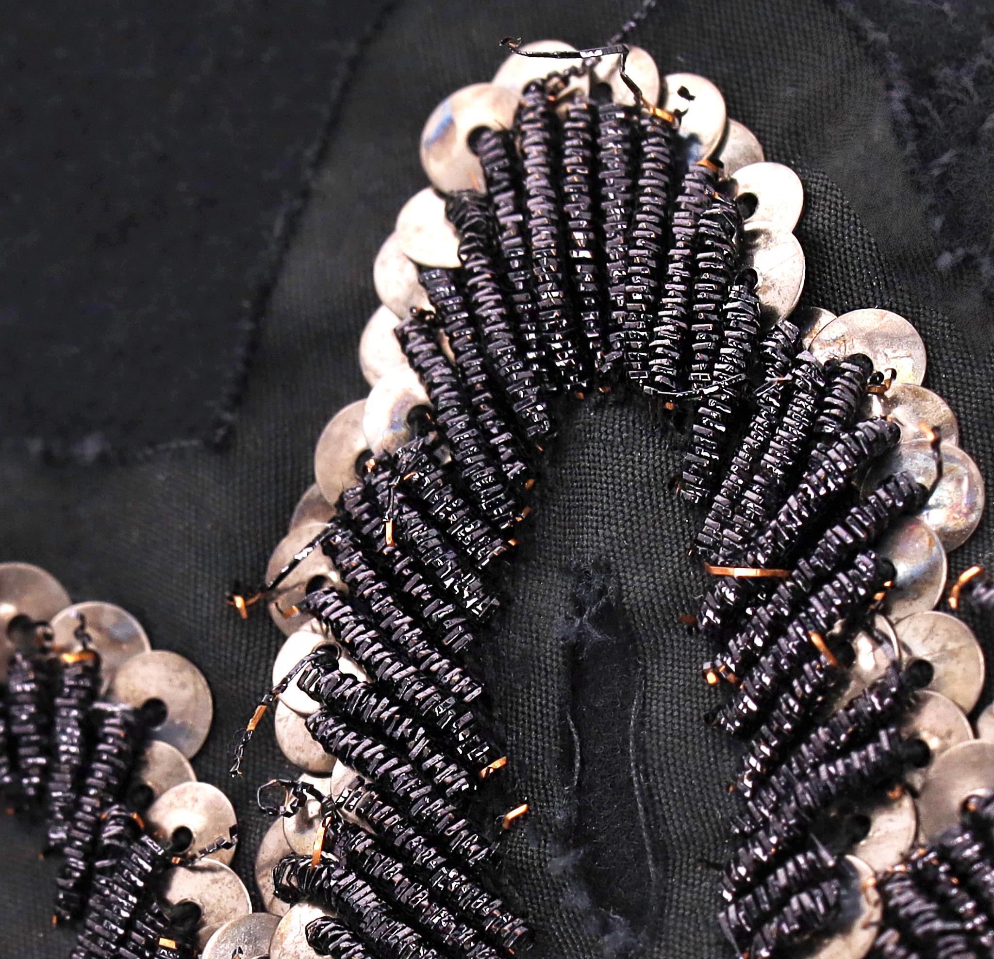 Prada - Jupe en laine vintage ornée de perles et de paillettes en vente 1