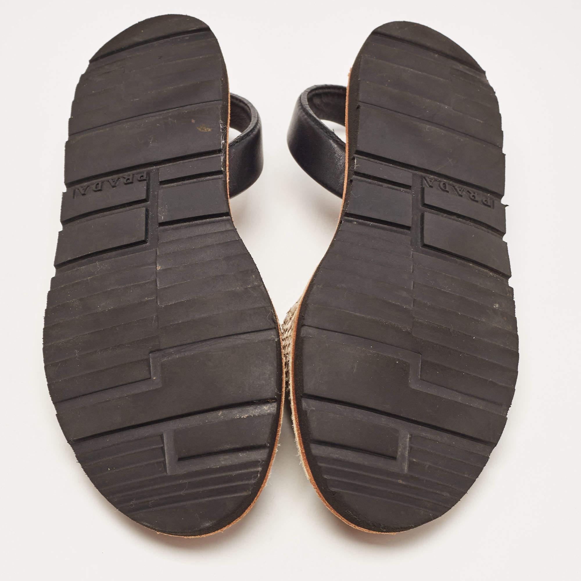 .Prada Beige/Black Python and Leather Flat Slingback Sandals Size 37 For Sale 4
