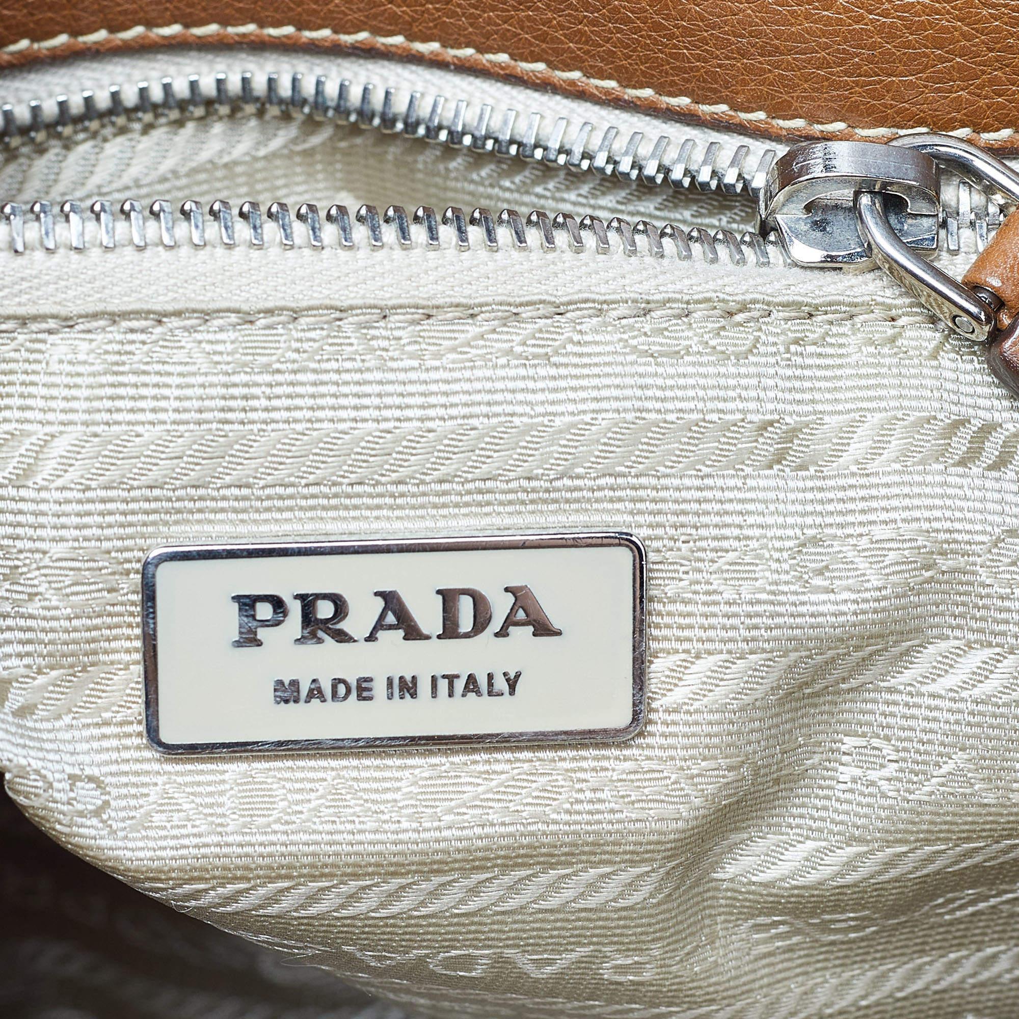 Sacoche en cuir et nylon beige/brun avec logo Prada en vente 8