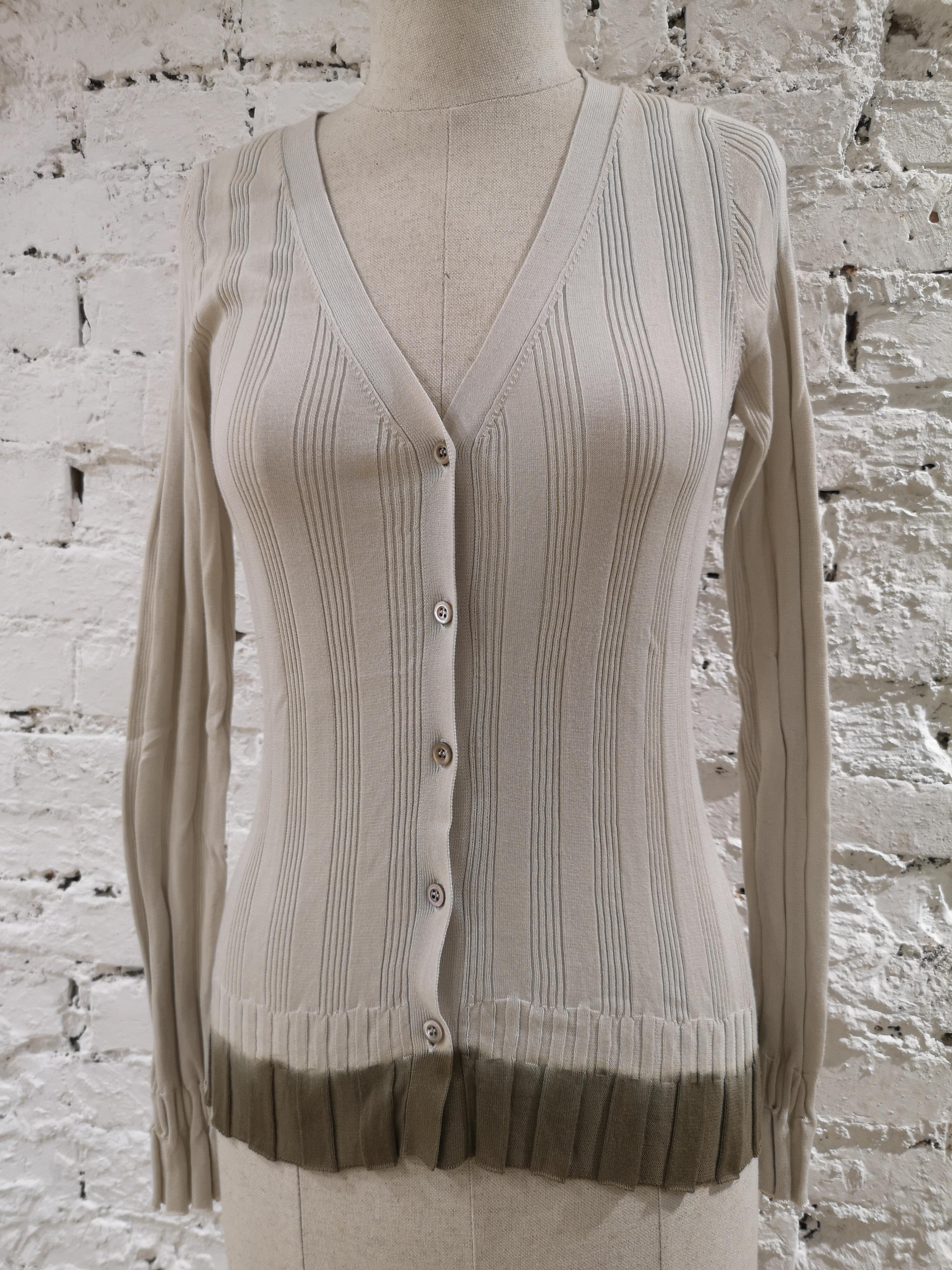 Prada beige cotton sweater cardigan
totally made in italy in size 40