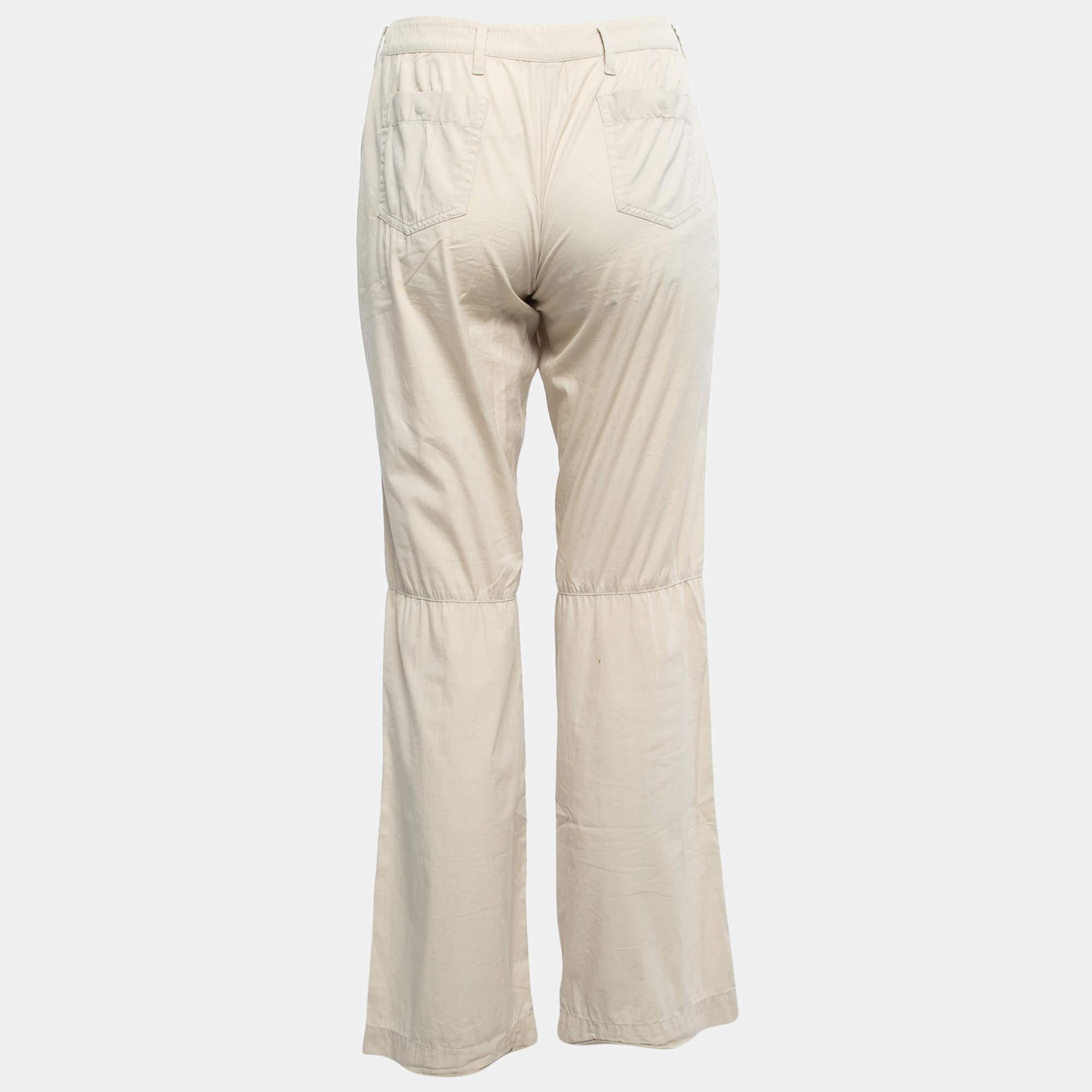 Experience the perfect fusion of comfort and sophistication with these Prada women's trousers. Meticulously designed, they exude versatility and elegance, ensuring you look and feel confident throughout your day.

