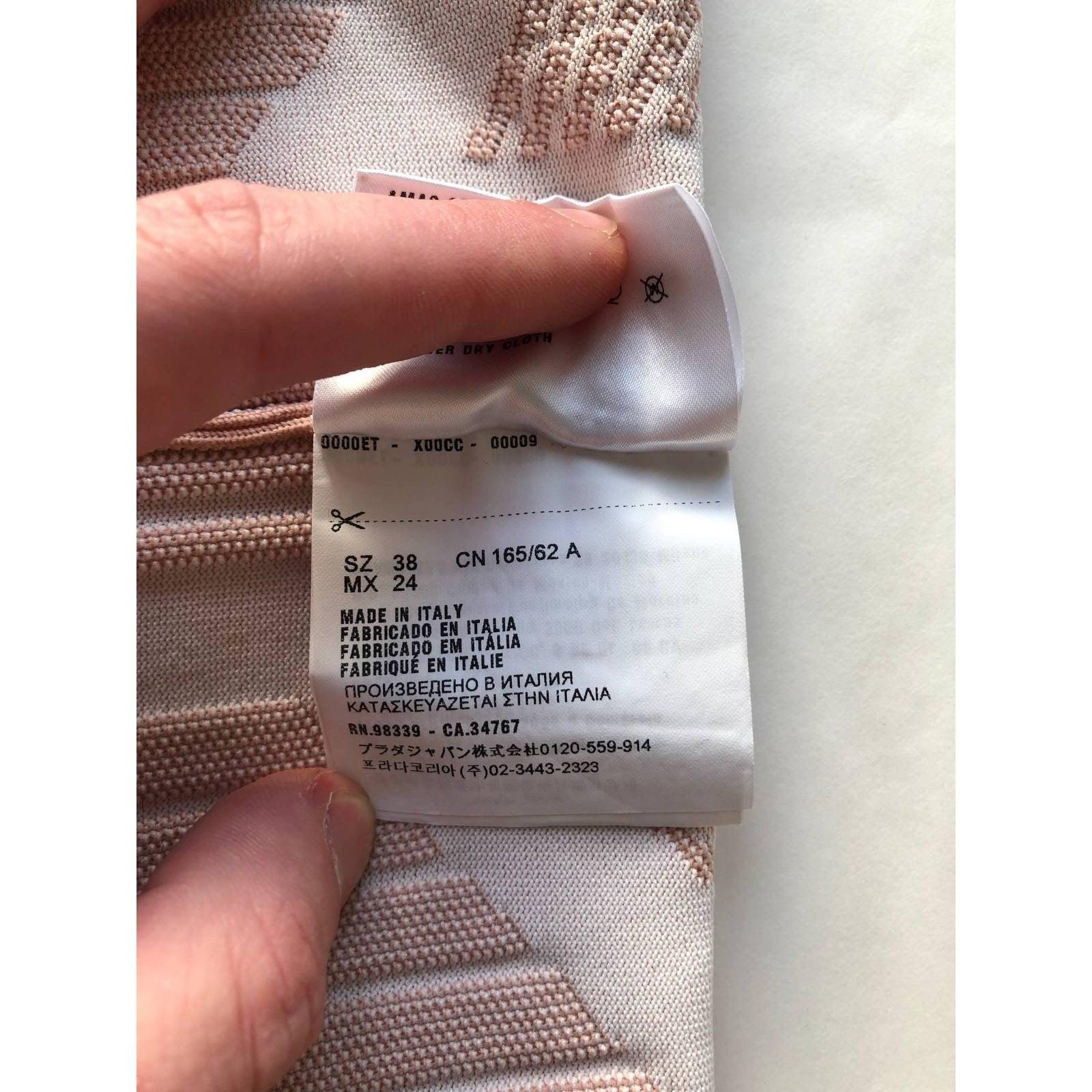 Prada Beige geprägter Bleistiftrock - Größe XS im Angebot 1