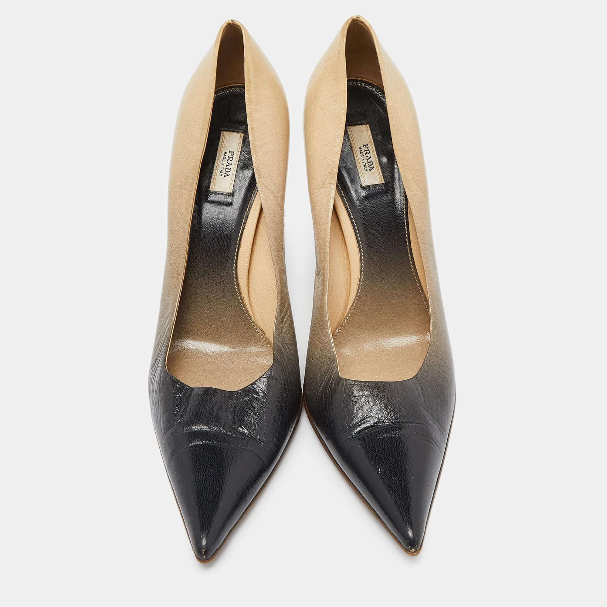 Marron Prada - Escarpins à bout pointu en cuir beige/gris - Taille 38,5 en vente